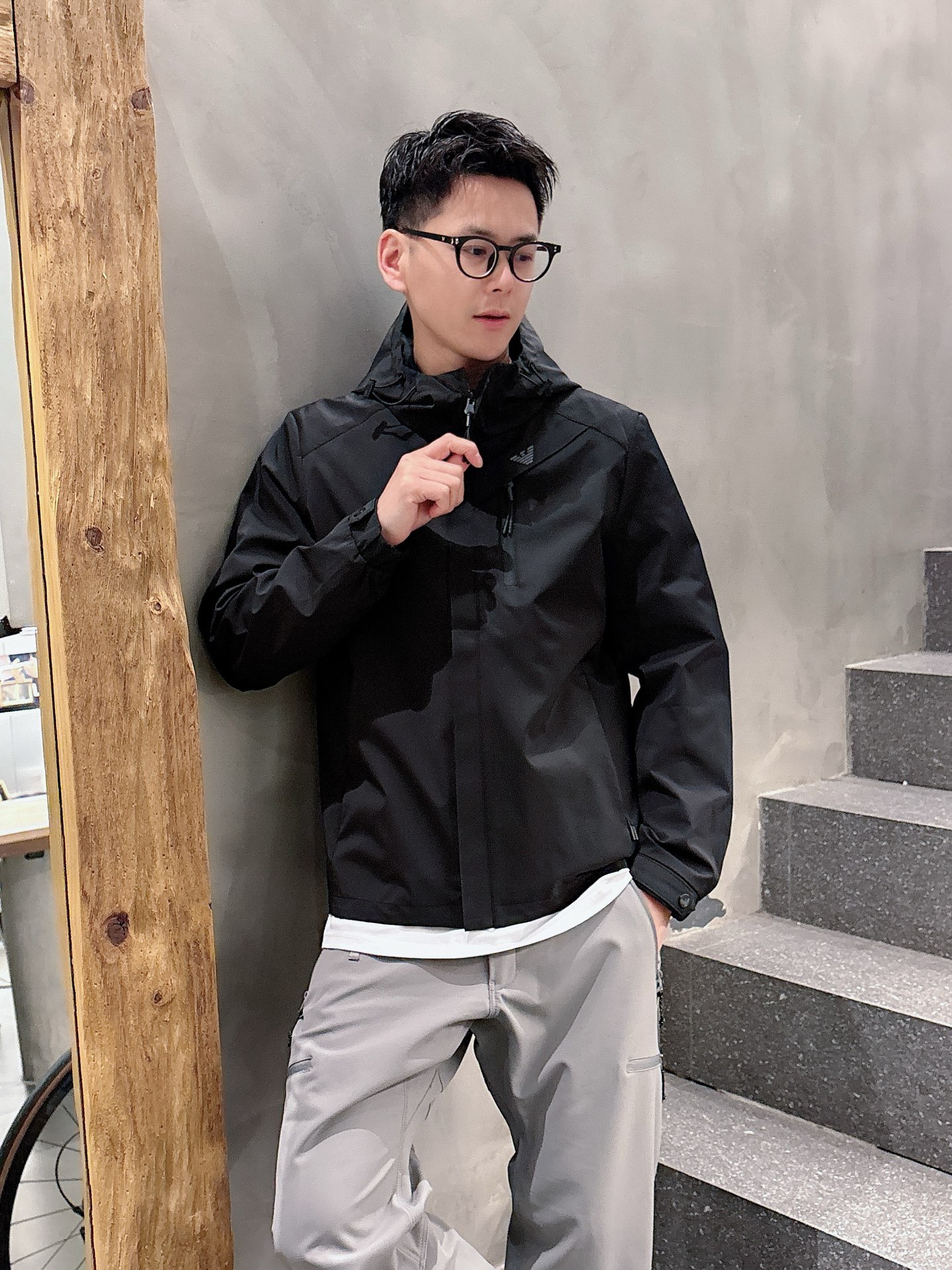 NO:530472,Armani 2025 autumn new men's jacket, original single three-standard full high-end version!  Customized fabrics for counters are breathable and comfortable, with impeccable details, brand elements design concept, professional purchasing level reflects high quality. The feel is delicate and soft!  It is casually cut, with a great upper body style!  Code number M~XXXL,,armani,jackets & coats,jackets & coats,alexander wang19860909阿玛尼 2025秋季新款男士夹克外套,原单三标齐全高端版本！专柜定制面料 透气舒适度高,细节无可挑剔,品牌元素设计理念,专业代购级体现高品质.手感细腻柔软！呈现休闲裁剪,上身版型超赞！码数M～XXXL,,armani,jackets & coats,jackets & coats,alexander wang,Men's clothing