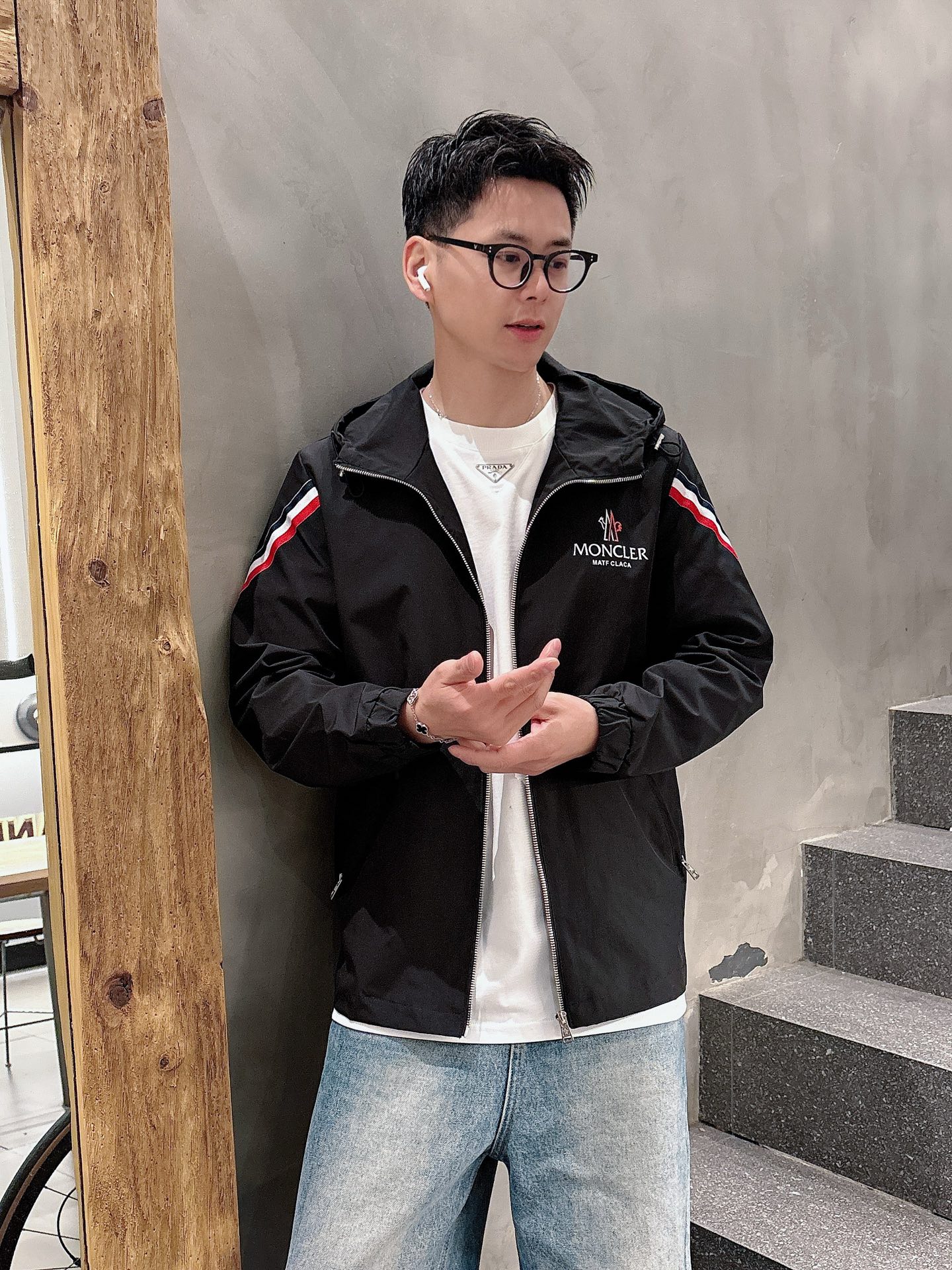 NO:530489,The new men's jacket for 2025 autumn, the original single three-standard full high-end version!  Customized fabrics for counters are breathable and comfortable, with impeccable details, brand elements design concept, professional purchasing level reflects high quality. The feel is delicate and soft!  It is casually cut, with a great upper body style!  Code number M~XXXL, Moncler, jackets & coats, jackets & coats, alexander wang19860909蒙口 2025秋季新款男士夹克外套,原单三标齐全高端版本！专柜定制面料 透气舒适度高,细节无可挑剔,品牌元素设计理念,专业代购级体现高品质.手感细腻柔软！呈现休闲裁剪,上身版型超赞！码数M～XXXL,,Moncler,jackets & coats,jackets & coats,alexander wang,Men's clothing