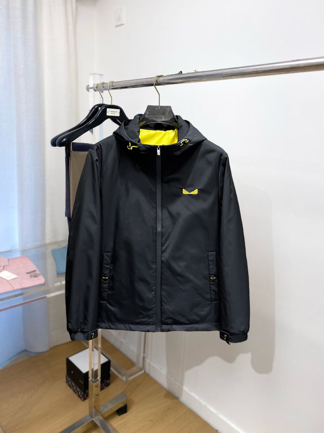 NO:529617,The same model on the official website of Fendi, released in advance!  New autumn men's jacket, original single three-standard high-end version!  Customized memory fabrics in the counter are breathable and comfortable, with impeccable details, and the brand element design concept reflects high quality. The feel is delicate and soft!  It is casually cut, with a great upper body style!  Number of code M~3XL, maximum wear 200 kilograms., fendi, jackets & coats, jackets & coats, alexander wang19860909芬迪 官网同款,提前发售！秋季新款男士夹克外套,原单三标齐全高端版本！专柜定制记忆面料 透气舒适度高,细节无可挑剔,品牌元素设计理念,体现高品质.手感细腻柔软！呈现休闲裁剪,上身版型超赞！码数M～3XL,最大穿200斤.,,fendi,jackets & coats,jackets & coats,alexander wang,Men's clothing