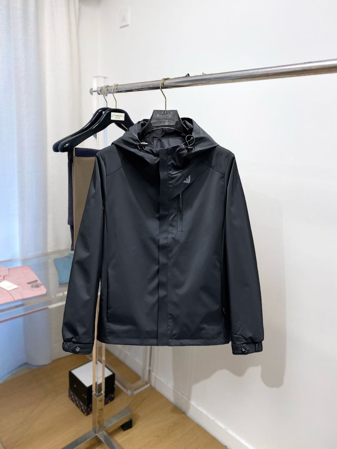 NO:529614,Armani's same model on the official website, released in advance!  New autumn men's jacket, original single three-standard high-end version!  Customized memory fabrics in the counter are breathable and comfortable, with impeccable details, and the brand element design concept reflects high quality. The feel is delicate and soft!  It is casually cut, with a great upper body style!  Number of code M~3XL, maximum wear 200 kilograms.,,armani, jackets & coats, jackets & coats,alexander wang19860909阿玛尼 官网同款,提前发售！秋季新款男士夹克外套,原单三标齐全高端版本！专柜定制记忆面料 透气舒适度高,细节无可挑剔,品牌元素设计理念,体现高品质.手感细腻柔软！呈现休闲裁剪,上身版型超赞！码数M～3XL,最大穿200斤.,,armani,jackets & coats,jackets & coats,alexander wang,Men's clothing