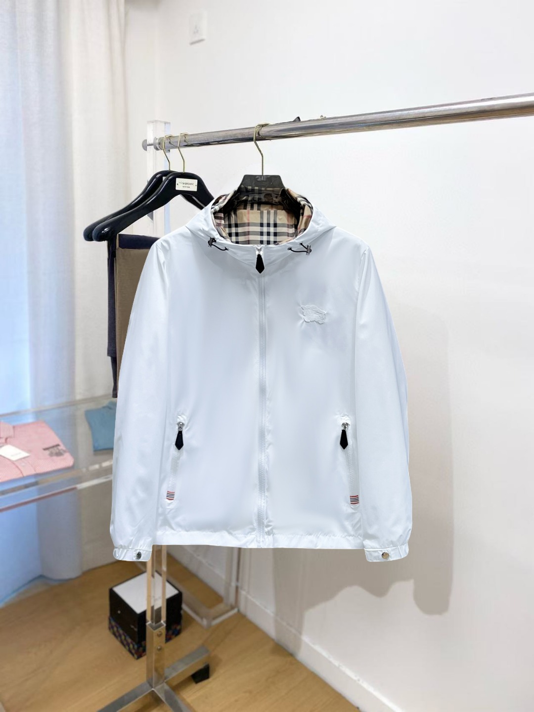 NO:529626,Burberry's official website is the same model, released in advance!  New autumn men's jacket, original single three-standard high-end version!  Customized memory fabrics in the counter are breathable and comfortable, with impeccable details, and the brand element design concept reflects high quality. The feel is delicate and soft!  It is casually cut, with a great upper body style!  The size M~3XL, the maximum wear is 200 catties., burberry, jackets & coats, jackets & coats, alexander wang19860909巴宝莉 官网同款,提前发售！秋季新款男士夹克外套,原单三标齐全高端版本！专柜定制记忆面料 透气舒适度高,细节无可挑剔,品牌元素设计理念,体现高品质.手感细腻柔软！呈现休闲裁剪,上身版型超赞！码数M～3XL,最大穿200斤.,,burberry,jackets & coats,jackets & coats,alexander wang,Men's clothing