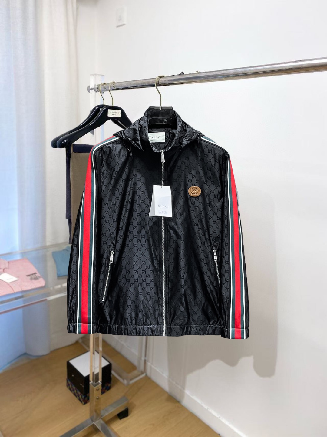 NO:529624,Gucci's official website is the same model, released in advance!  New autumn men's jacket, original single three-standard high-end version!  Customized memory fabrics in the counter are breathable and comfortable, with impeccable details, and the brand element design concept reflects high quality. The feel is delicate and soft!  It is casually cut, with a great upper body style!  Number of code M~3XL, maximum wear 200 kilograms., gucci, jackets & coats, jackets & coats, alexander wang19860909古驰 官网同款,提前发售！秋季新款男士夹克外套,原单三标齐全高端版本！专柜定制记忆面料 透气舒适度高,细节无可挑剔,品牌元素设计理念,体现高品质.手感细腻柔软！呈现休闲裁剪,上身版型超赞！码数M～3XL,最大穿200斤.,,gucci,jackets & coats,jackets & coats,alexander wang,Men's clothing