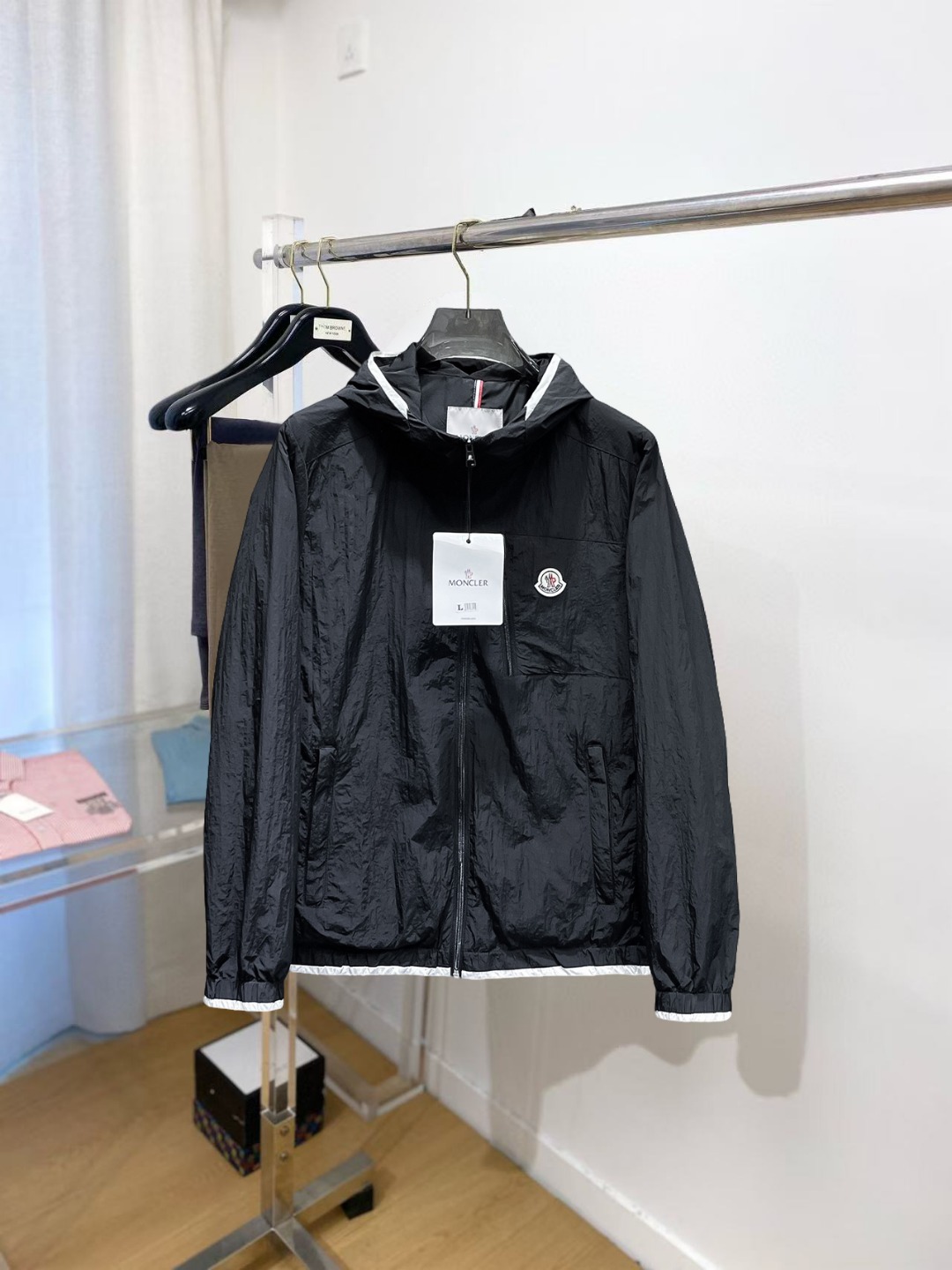 NO:529621,The same style on the official website, released in advance!  New autumn men's jacket, original single three-standard high-end version!  Customized memory fabrics in the counter are breathable and comfortable, with impeccable details, and the brand element design concept reflects high quality. The feel is delicate and soft!  It is casually cut, with a great upper body style!  The size M~3XL, the maximum wear is 200 catties., Moncler, jackets & coats, jackets & coats, alexander wang19860909蒙口 官网同款,提前发售！秋季新款男士夹克外套,原单三标齐全高端版本！专柜定制记忆面料 透气舒适度高,细节无可挑剔,品牌元素设计理念,体现高品质.手感细腻柔软！呈现休闲裁剪,上身版型超赞！码数M～3XL,最大穿200斤.,,Moncler,jackets & coats,jackets & coats,alexander wang,Men's clothing