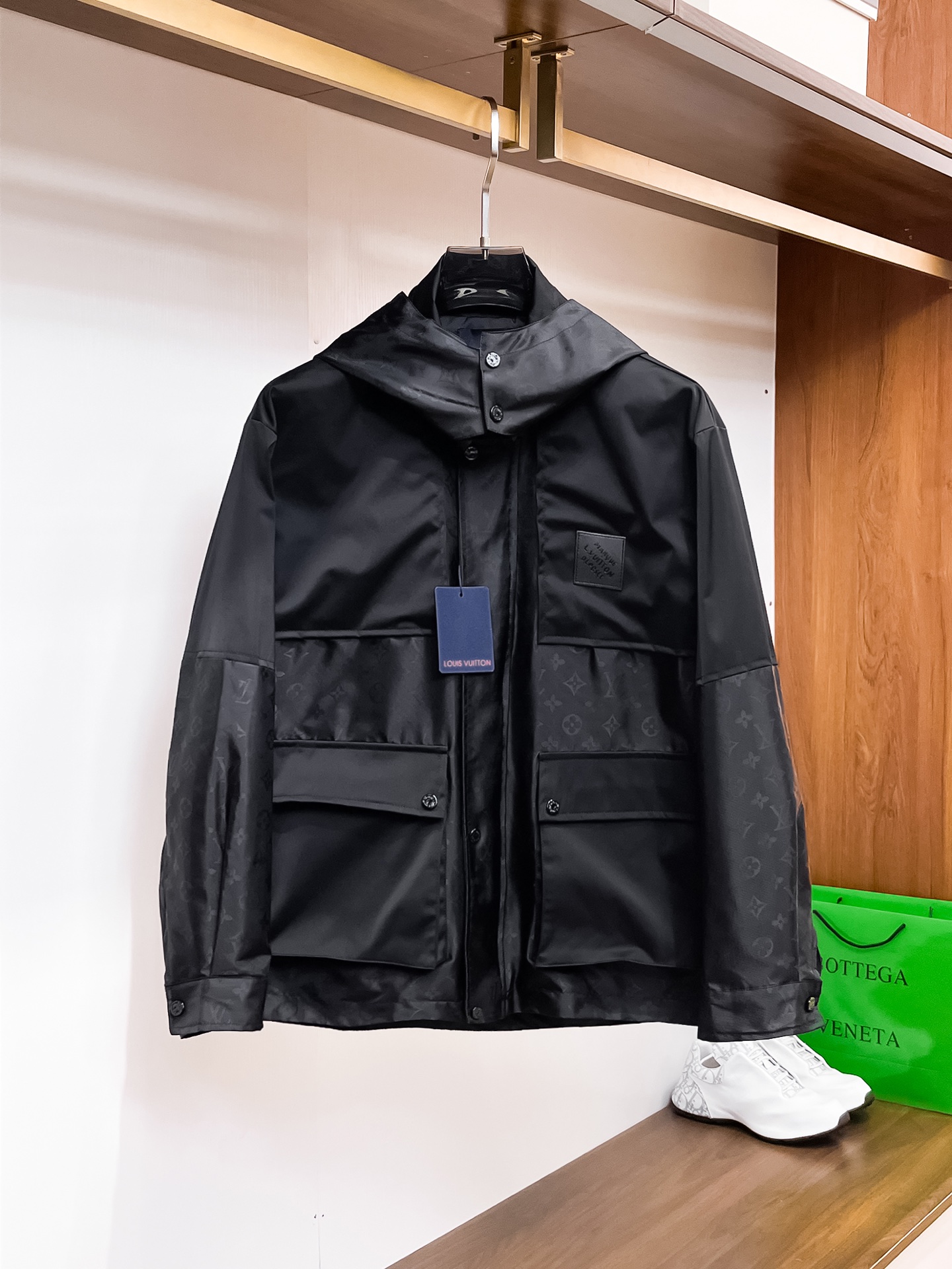 NO:612125,Lv2025 autumn new men's jacket, high-end version!  Custom-made fabrics at the counter are highly breathable and comfortable, with impeccable details and brand element design concepts, reflecting high quality. It feels delicate and soft!  It presents a casual cut and the upper body shape is awesome!  Size M-3XL Please report your height and weight when ordering!  ,,louis vuitton,jackets & coats,jackets & coats,alexander wang19860909Lv2025秋季新款男士夹克外套,高端版本！专柜定制面料 透气舒适度高,细节无可挑剔,品牌元素设计理念,体现高品质.手感细腻柔软！呈现休闲裁剪,上身版型超赞！码数M-3XL下单报身高体重！,,louis vuitton,jackets & coats,jackets & coats,alexander wang,Men's clothing