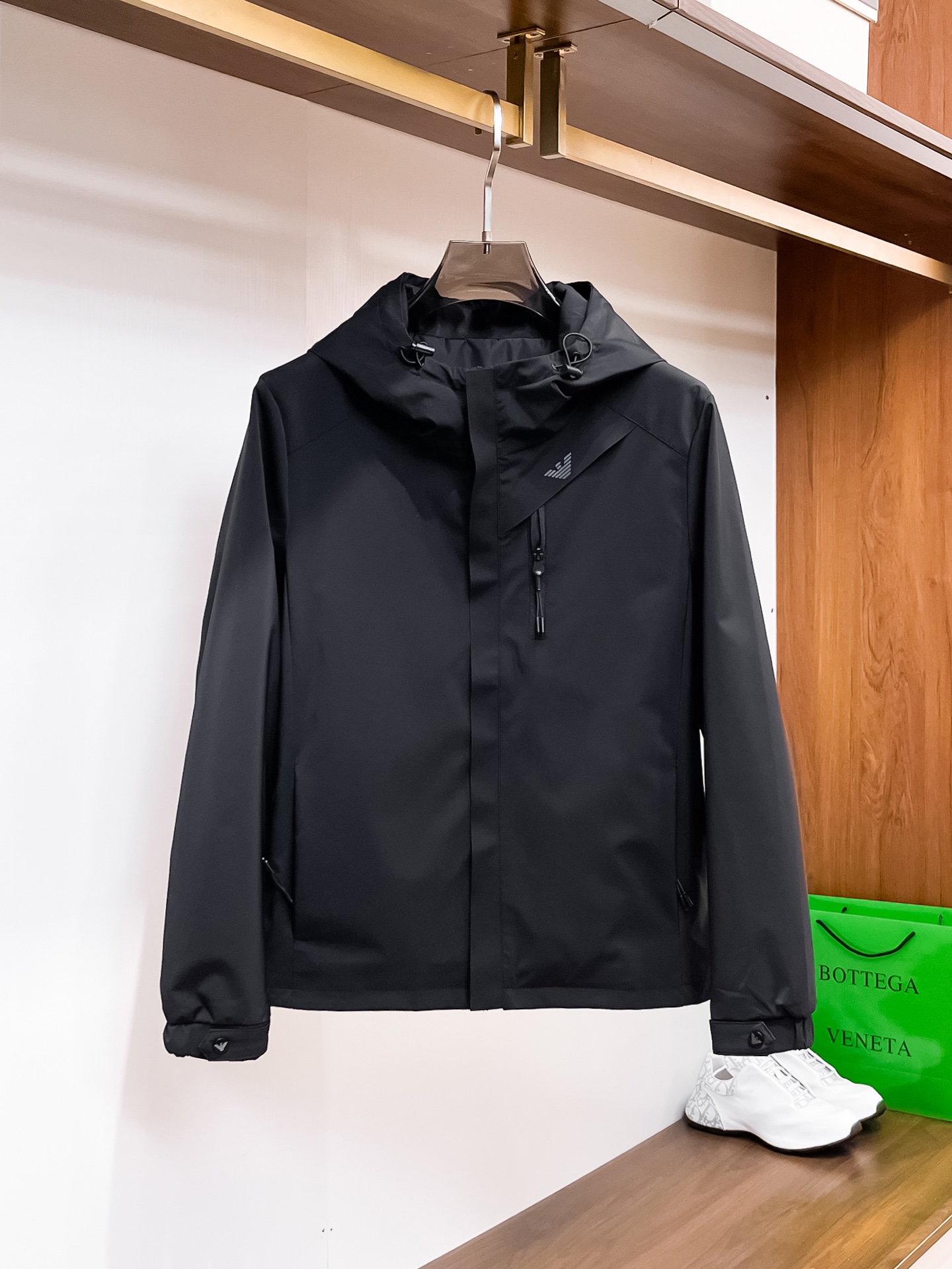 NO:612136,Armani 2025 new autumn men's jacket, high-end version!  Custom-made fabrics at the counter are highly breathable and comfortable, with impeccable details and brand element design concepts, reflecting high quality. It feels delicate and soft!  It presents a casual cut and the upper body shape is awesome!  Size M-3XL Please report your height and weight when ordering!  ,,armani,jackets & coats,jackets & coats,alexander wang19860909阿玛尼 2025秋季新款男士夹克外套,高端版本！专柜定制面料 透气舒适度高,细节无可挑剔,品牌元素设计理念,体现高品质.手感细腻柔软！呈现休闲裁剪,上身版型超赞！码数M-3XL下单报身高体重！,,armani,jackets & coats,jackets & coats,alexander wang,Men's clothing