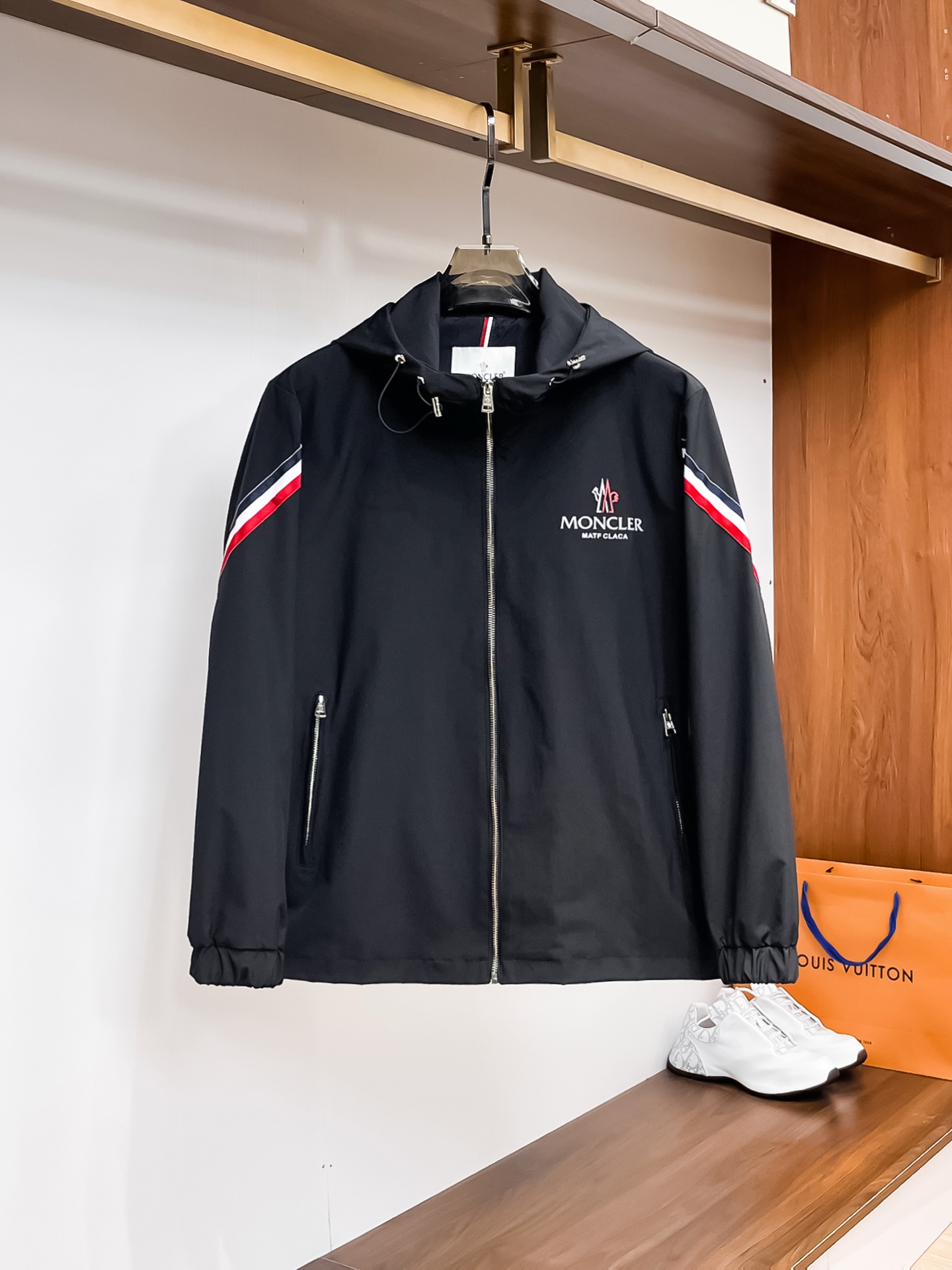 NO:612152,Mengkou 2025 new autumn men's jacket, high-end version!  Custom-made fabrics at the counter are highly breathable and comfortable, with impeccable details and brand element design concepts, reflecting high quality. It feels delicate and soft!  It presents a casual cut and the upper body shape is awesome!  Size M-3XL Please report your height and weight when ordering!  ,,Moncler,jackets & coats,jackets & coats,alexander wang19860909蒙口 2025秋季新款男士夹克外套,高端版本！专柜定制面料 透气舒适度高,细节无可挑剔,品牌元素设计理念,体现高品质.手感细腻柔软！呈现休闲裁剪,上身版型超赞！码数M-3XL下单报身高体重！,,Moncler,jackets & coats,jackets & coats,alexander wang,Men's clothing