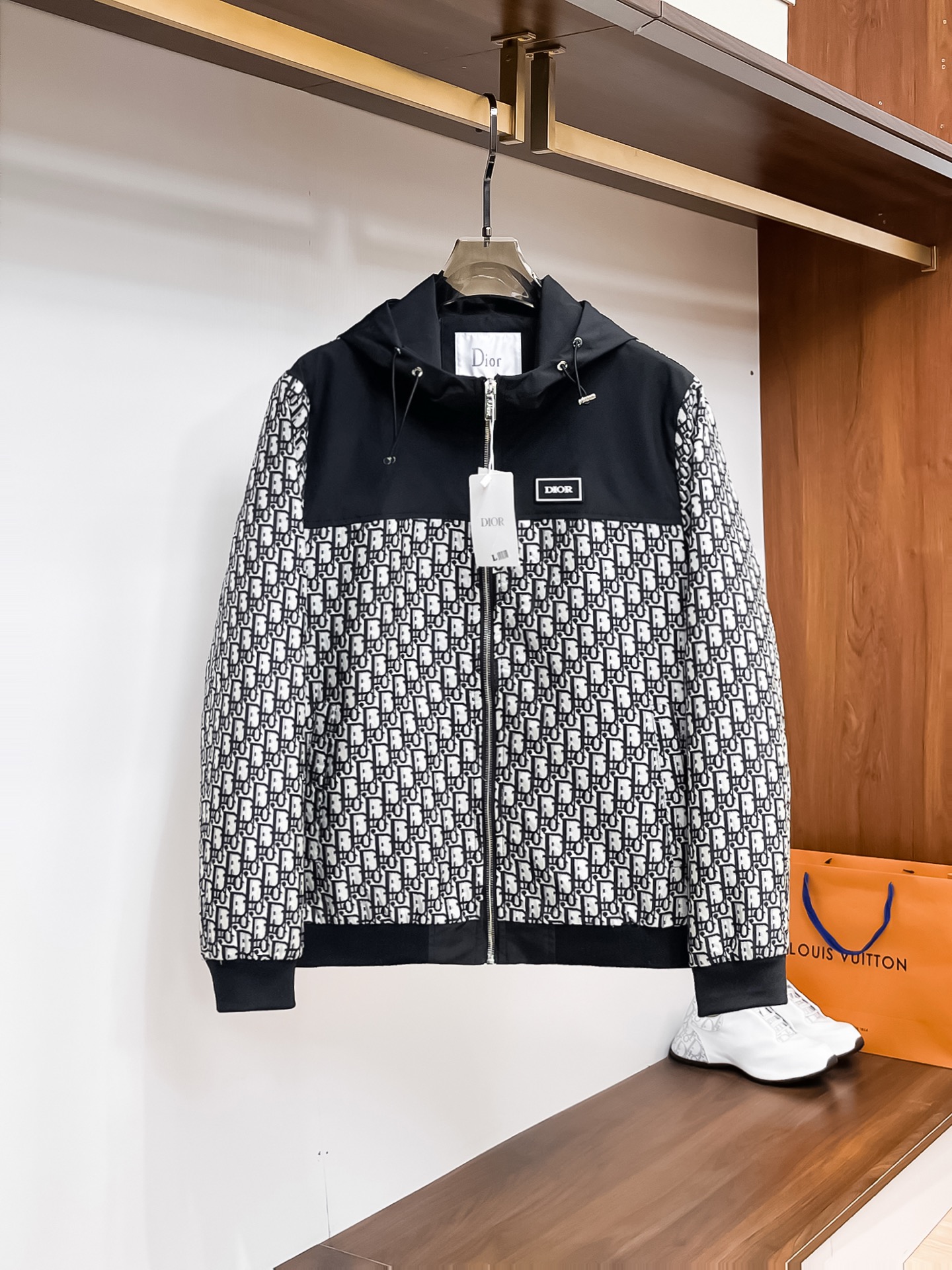 NO:612158,Dior 2025 new autumn men's jacket, high-end version!  Custom-made fabrics at the counter are highly breathable and comfortable, with impeccable details and brand element design concepts, reflecting high quality. It feels delicate and soft!  It presents a casual cut and the upper body shape is awesome!  Size M-3XL Please report your height and weight when ordering!  ,,dior,jackets & coats,jackets & coats,alexander wang19860909迪奥 2025秋季新款男士夹克外套,高端版本！专柜定制面料 透气舒适度高,细节无可挑剔,品牌元素设计理念,体现高品质.手感细腻柔软！呈现休闲裁剪,上身版型超赞！码数M-3XL下单报身高体重！,,dior,jackets & coats,jackets & coats,alexander wang,Men's clothing