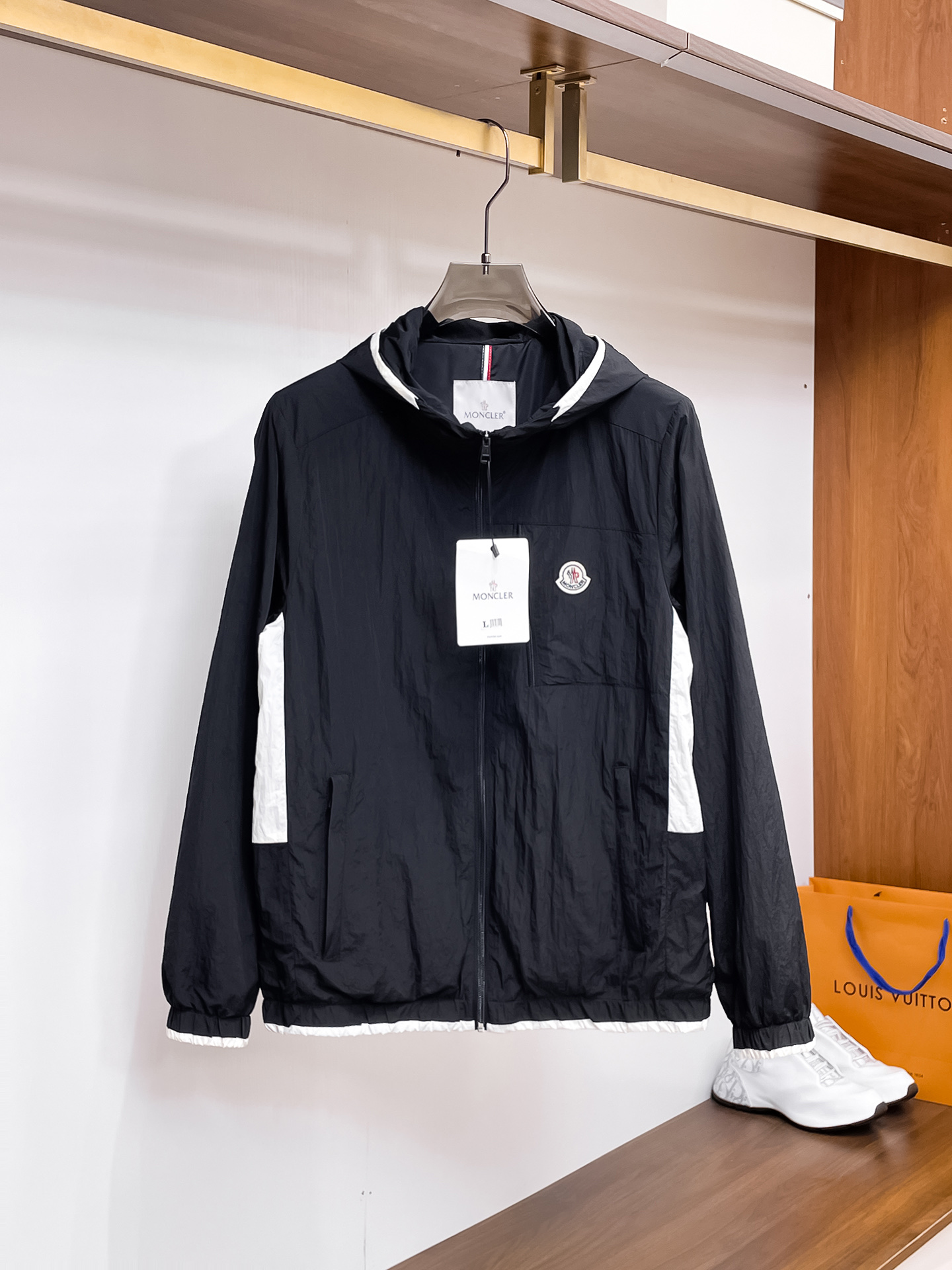 NO:612122,Mengkou 2025 new autumn men's jacket, high-end version!  Custom-made fabrics at the counter are highly breathable and comfortable, with impeccable details and brand element design concepts, reflecting high quality. It feels delicate and soft!  It presents a casual cut and the upper body shape is awesome!  Size M-3XL Please report your height and weight when ordering!  ,,Moncler,jackets & coats,jackets & coats,alexander wang19860909蒙口 2025秋季新款男士夹克外套,高端版本！专柜定制面料 透气舒适度高,细节无可挑剔,品牌元素设计理念,体现高品质.手感细腻柔软！呈现休闲裁剪,上身版型超赞！码数M-3XL下单报身高体重！,,Moncler,jackets & coats,jackets & coats,alexander wang,Men's clothing