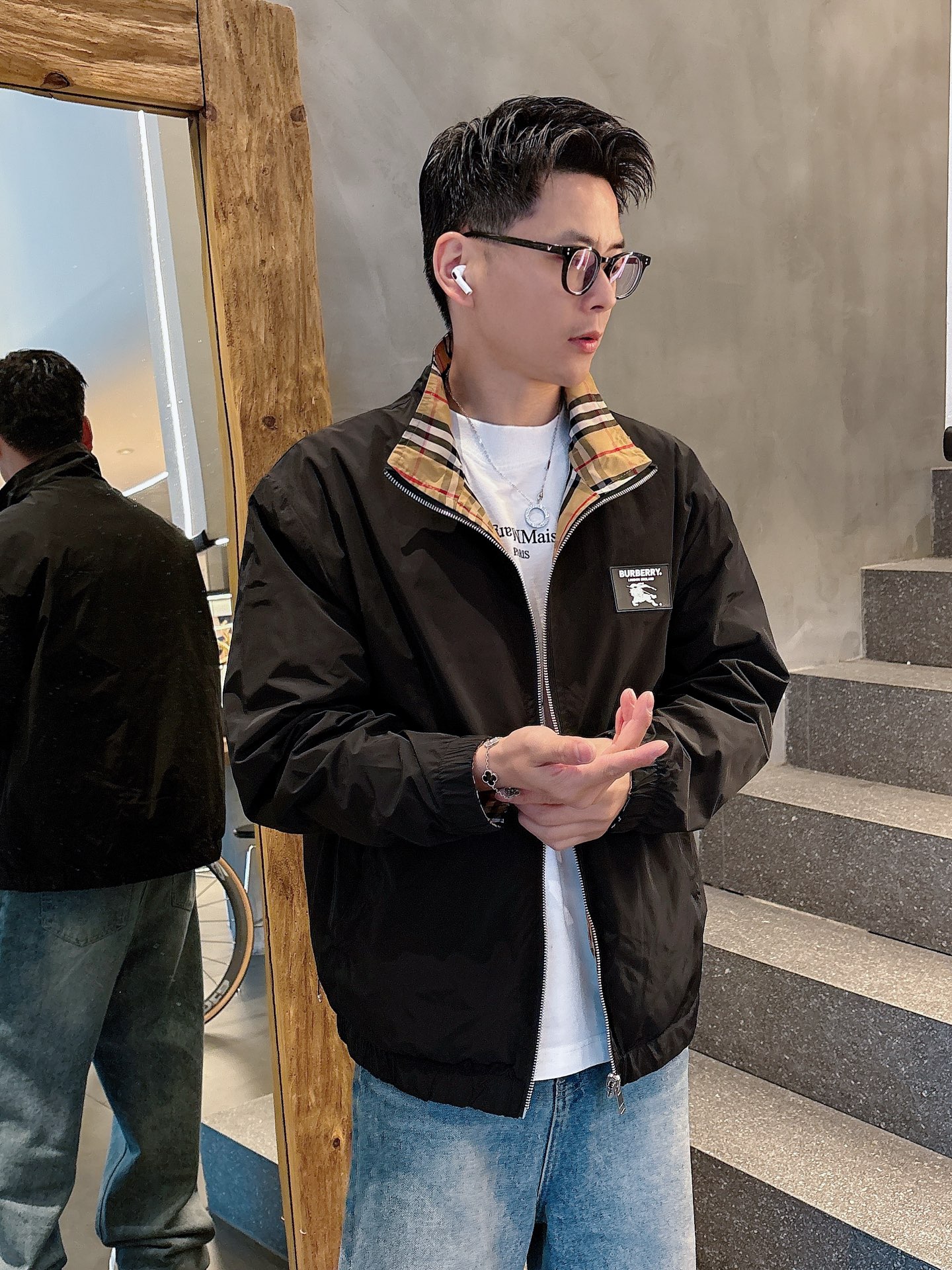 NO:530501,Burberry's 2025 autumn new men's jacket, original single three-standard full high-end version!  Customized fabrics for counters are breathable and comfortable, with impeccable details, brand elements design concept, professional purchasing level reflects high quality. The feel is delicate and soft!  It is casually cut, with a great upper body style!  Code number M~XXXL, burberry, jackets & coats, jackets & coats, alexander wang19860909巴宝莉 2025秋季新款男士夹克外套,原单三标齐全高端版本！专柜定制面料 透气舒适度高,细节无可挑剔,品牌元素设计理念,专业代购级体现高品质.手感细腻柔软！呈现休闲裁剪,上身版型超赞！码数M～XXXL,,burberry,jackets & coats,jackets & coats,alexander wang,Men's clothing