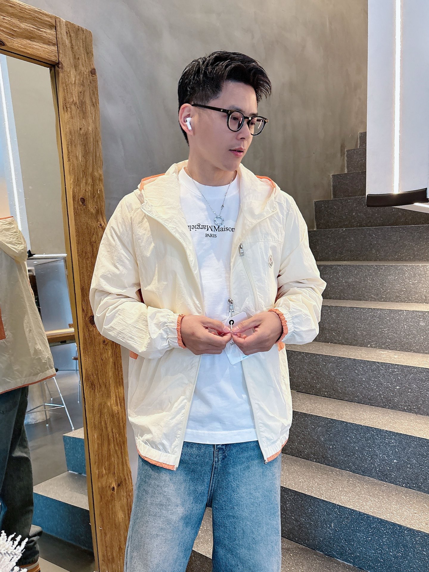 NO:530499,The new men's jacket for 2025 autumn, the original single three-standard full high-end version!  Customized fabrics for counters are breathable and comfortable, with impeccable details, brand elements design concept, professional purchasing level reflects high quality. The feel is delicate and soft!  It is casually cut, with a great upper body style!  Code number M~XXXL, Moncler, jackets & coats, jackets & coats, alexander wang19860909蒙口 2025秋季新款男士夹克外套,原单三标齐全高端版本！专柜定制面料 透气舒适度高,细节无可挑剔,品牌元素设计理念,专业代购级体现高品质.手感细腻柔软！呈现休闲裁剪,上身版型超赞！码数M～XXXL,,Moncler,jackets & coats,jackets & coats,alexander wang,Men's clothing