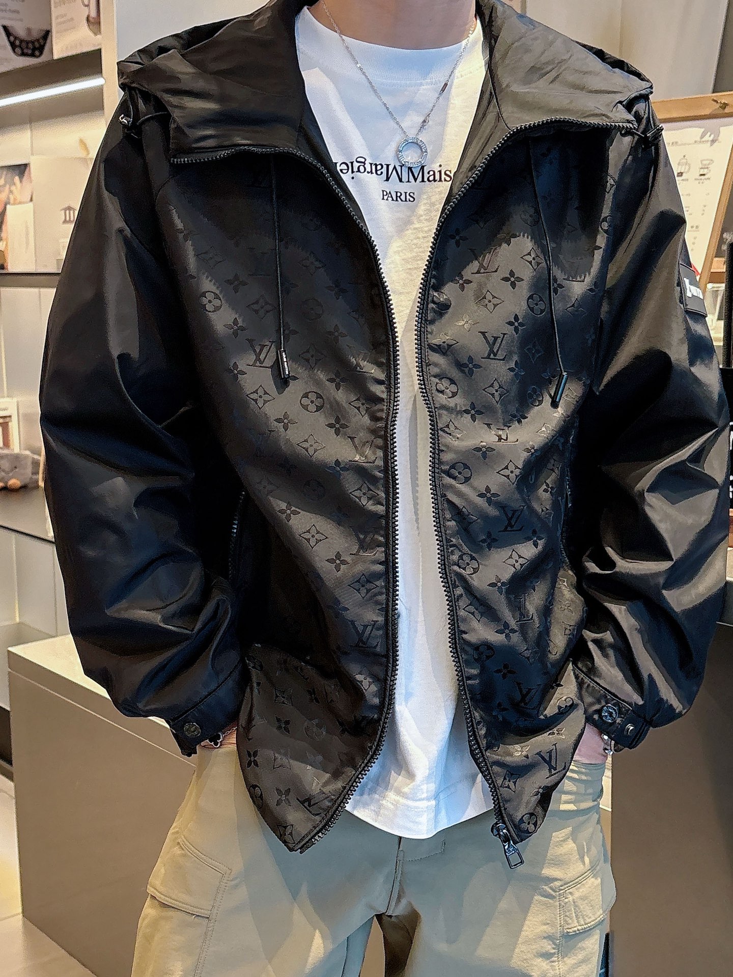 NO:530507,Lv 2025 autumn new men's jacket, original single three-standard full high-end version!  Customized fabrics for counters are breathable and comfortable, with impeccable details, brand elements design concept, professional purchasing level reflects high quality. The feel is delicate and soft!  It is casually cut, with a great upper body style!  Number of codes M~XXXL, louis vuitton,jackets & coats,jackets & coats,alexander wang19860909Lv 2025秋季新款男士夹克外套,原单三标齐全高端版本！专柜定制面料 透气舒适度高,细节无可挑剔,品牌元素设计理念,专业代购级体现高品质.手感细腻柔软！呈现休闲裁剪,上身版型超赞！码数M～XXXL,,louis vuitton,jackets & coats,jackets & coats,alexander wang,Men's clothing