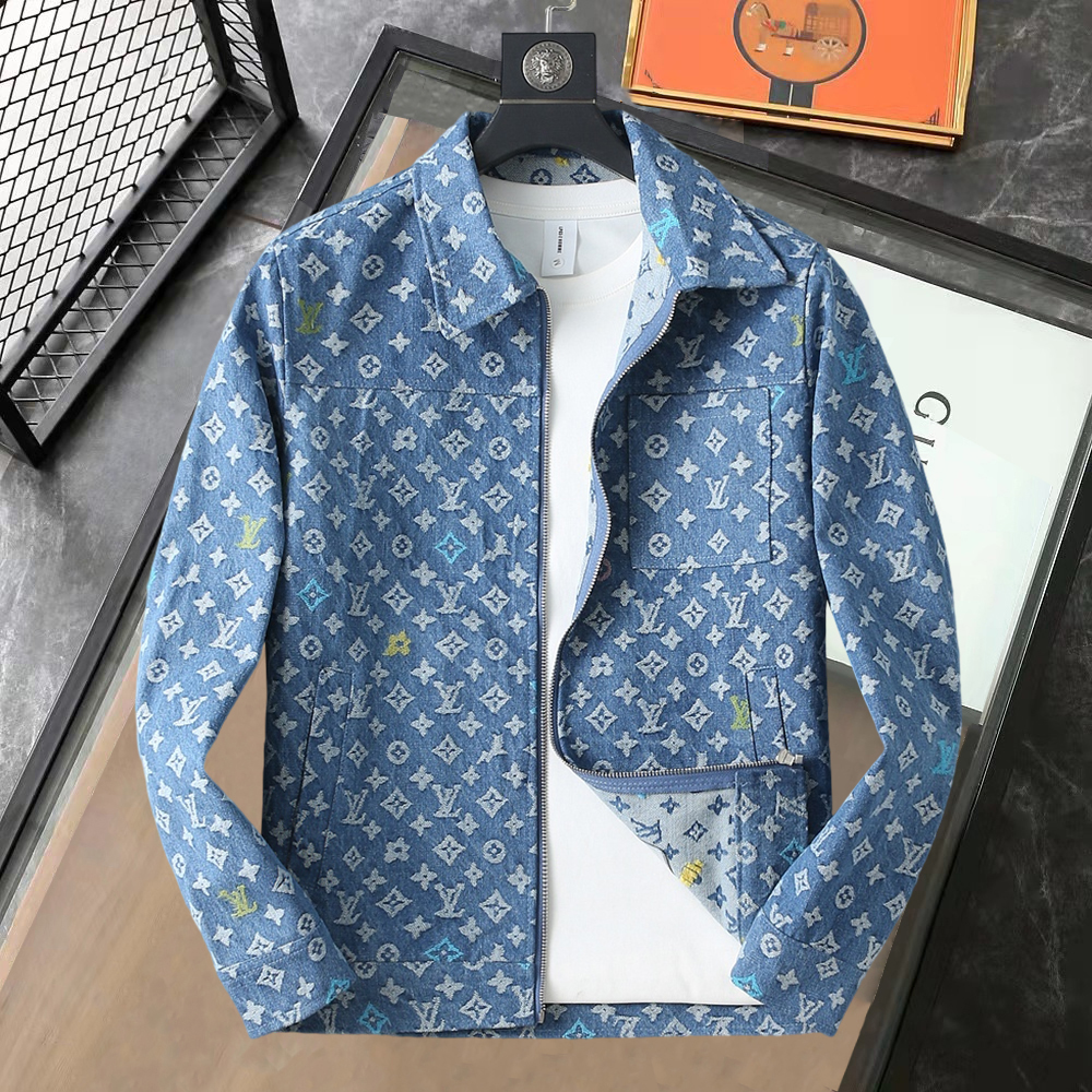 NO:610052,Louis Vuitton LV 2025 Autumn New Jacket Denim Jacket, the new product on the show is in perfect condition, comfortable and warm to wear, and the original three-dimensional standard is complete. The color is full and attractive, and the very outstanding design easily enhances the sense of fashion. The workmanship is extremely sophisticated and rigorous, and the wiring is neat and meticulous!  A masterpiece from a famous designer!  The upper body does not look bloated and is super handsome!  Available sizes are M ~ XXXL. Please quote your height and weight when placing an order!  ,,louis vuitton,louis vuitton,jackets & coats,jackets & coats,alexander wang19860909路易威登LV 2025秋季新款夹克牛仔外套,秀场新品品相非常完美,穿着舒适保暖,原单三标齐全 色泽饱满诱人,非常出彩的设计,轻松将时髦感进阶,做工极为考究严谨,走线工整细致！大牌设计师巨作！上身不显臃肿、超级帅气！现货码数M ～ XXXL下单报身高体重！,,louis vuitton,louis vuitton,jackets & coats,jackets & coats,alexander wang,Men's clothing