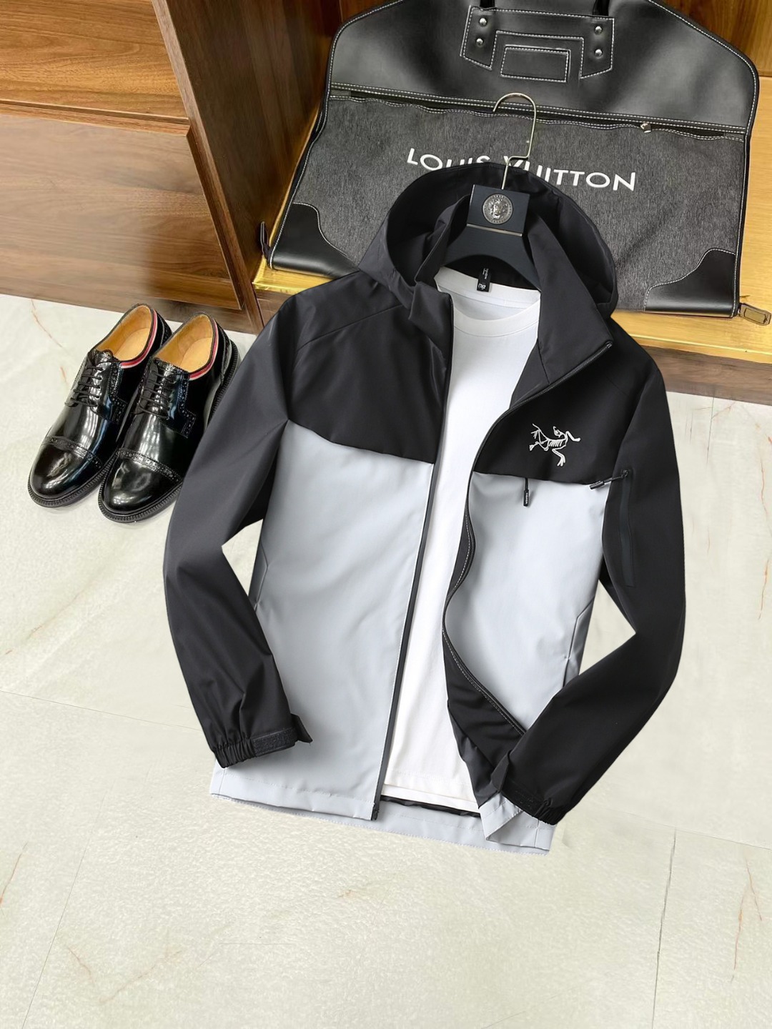 NO:538007,Archaeopteryx 2025 autumn new jacket, the new product on the show is perfect, comfortable and warm, the three standards are complete in color and full and attractive, and the very outstanding design easily advances the sense of fashion. The workmanship is extremely exquisite and rigorous, and the wiring is neat and meticulous!  A masterpiece of a big-name designer!  The upper body doesn't look bloated and super handsome!  Spot code M ~ XXXL,arc'teryx,jackets & coats,jackets & coats,alexander wang19860909始祖鸟 2025秋季新款夹克外套,秀场新品品相非常完美,舒适保暖,三标齐全色泽饱满诱人,非常出彩的设计,轻松将时髦感进阶,做工极为考究严谨,走线工整细致！大牌设计师巨作！上身不显臃肿、超级帅气！现货码数M ～ XXXL,arc'teryx,jackets & coats,jackets & coats,alexander wang,Men's clothing