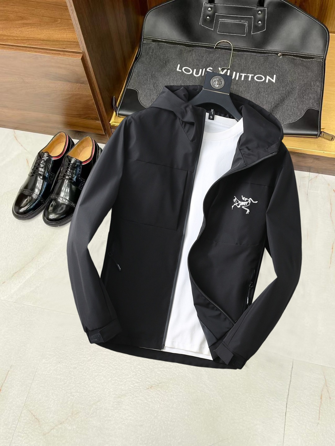 NO:538016,Archaeopteryx 2025 autumn new jacket, the new product on the show is perfect, comfortable and warm, the three standards are complete in color and full and attractive, and the very outstanding design easily advances the sense of fashion. The workmanship is extremely exquisite and rigorous, and the wiring is neat and meticulous!  A masterpiece of a big-name designer!  The upper body doesn't look bloated and super handsome!  Spot code M ~ XXXL,arc'teryx,jackets & coats,jackets & coats,alexander wang19860909始祖鸟 2025秋季新款夹克外套,秀场新品品相非常完美,舒适保暖,三标齐全色泽饱满诱人,非常出彩的设计,轻松将时髦感进阶,做工极为考究严谨,走线工整细致！大牌设计师巨作！上身不显臃肿、超级帅气！现货码数M ～ XXXL,arc'teryx,jackets & coats,jackets & coats,alexander wang,Men's clothing