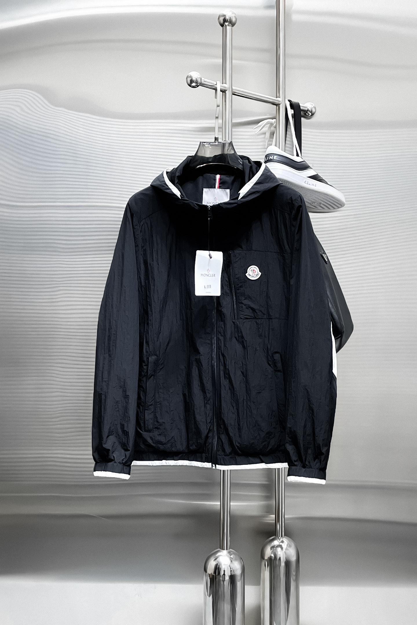 NO:519363,The new fashionable casual jacket for spring 2025, imported original technology fabric, comfortable and breathable upper body, versatile and not picky, a must-have for successful men in fashion urban areas!  The exquisite craftsmanship logo on the chest, unique design, European fashion style, and fine craftsmanship, highlighting the personality of young people. The original hardware and accessories are of extremely high grade and are very handsome in the upper body!  M-3XL orders to report height and weight!  ,Moncler,jackets & coats,jackets & coats,alexander wang19860909蒙口 2025春季新品时尚休闲夹克外套,进口原版科技面料,上身舒适透气,百搭不挑人,时尚都市成功男人必备！胸前精致工艺logo,独特设计欧洲时尚风格,精细工艺,彰显了年轻人的个性,原版五金辅料,档次极高,上身帅气十足！M-3XL下单报身高体重！,,Moncler,jackets & coats,jackets & coats,alexander wang,Men's clothing