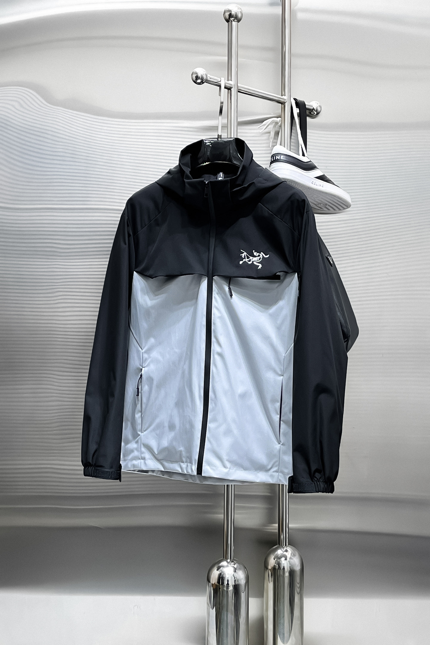 NO:519378,Archaeopteryx 2025 spring new fashion casual jacket, imported original technology fabric, comfortable and breathable upper body, versatile and not picky, a must-have for successful men in fashion urban areas!  The exquisite craftsmanship logo on the chest, unique design, European fashion style, and fine craftsmanship, highlighting the personality of young people. The original hardware and accessories are of extremely high grade and are very handsome in the upper body!  M-3XL orders to report height and weight!  ,arc'teryx,jackets & coats,jackets & coats,alexander wang19860909始祖鸟 2025春季新品时尚休闲夹克外套,进口原版科技面料,上身舒适透气,百搭不挑人,时尚都市成功男人必备！胸前精致工艺logo,独特设计欧洲时尚风格,精细工艺,彰显了年轻人的个性,原版五金辅料,档次极高,上身帅气十足！M-3XL下单报身高体重！,arc'teryx,jackets & coats,jackets & coats,alexander wang,Men's clothing