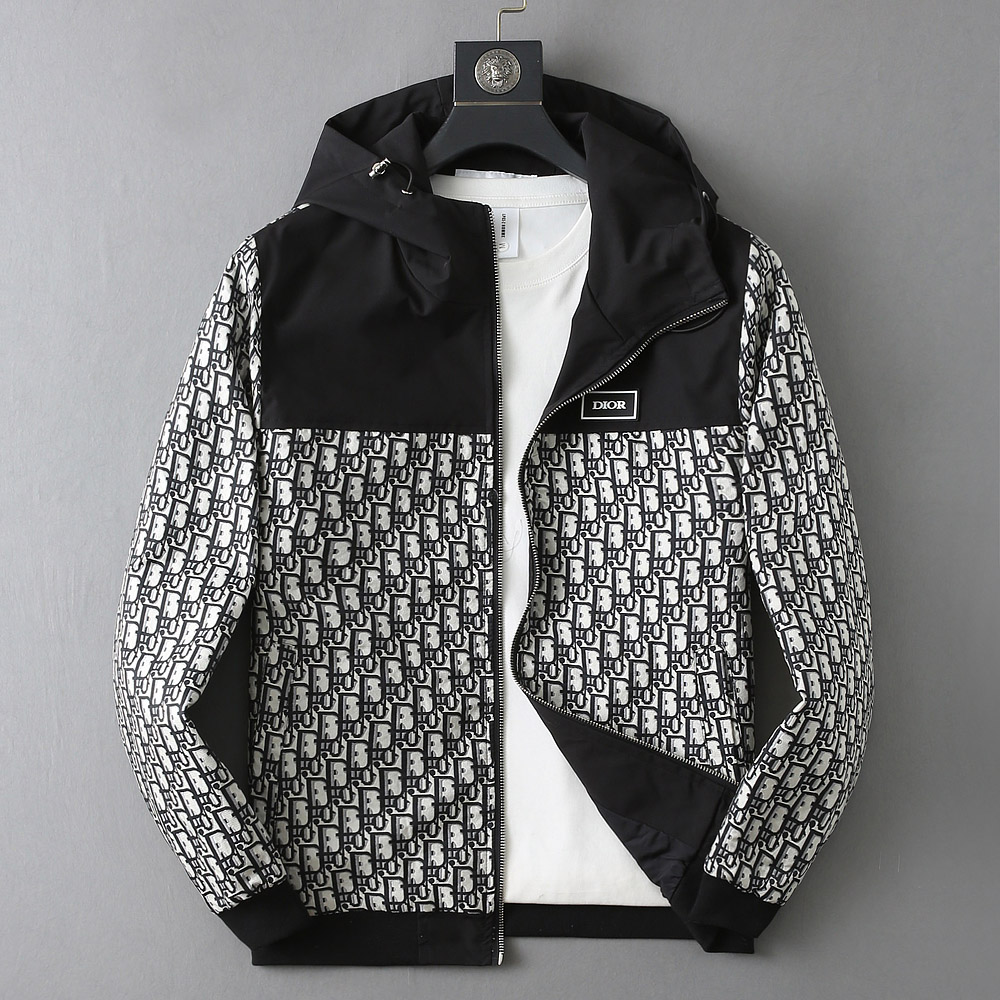 NO:520636,Dior 2025 spring new jacket jacket, the new product on the show is perfect, comfortable and warm, the three standards are complete in color and full and attractive, and the very outstanding design easily advances the sense of fashion, the workmanship is extremely exquisite and rigorous, and the wiring is neat and meticulous!  A masterpiece of a big-name designer!  The upper body doesn't look bloated and super handsome!  Spot code M ~ XXXL,,dior,jackets & coats,jackets & coats,alexander wang19860909迪奥 2025春季新款夹克外套,秀场新品品相非常完美,舒适保暖,三标齐全色泽饱满诱人,非常出彩的设计,轻松将时髦感进阶,做工极为考究严谨,走线工整细致！大牌设计师巨作！上身不显臃肿、超级帅气！现货码数M ～ XXXL,,dior,jackets & coats,jackets & coats,alexander wang,Men's clothing