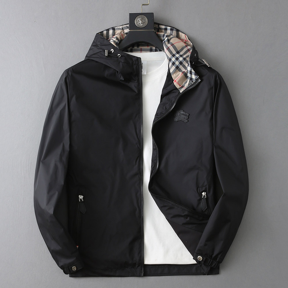 NO:520635,Burberry's new spring jacket for 2025, the new product on the show is perfect, comfortable and warm, the three-standard complete colors and full and attractive, and the very outstanding design easily advances the sense of fashion. The workmanship is extremely exquisite and rigorous, and the wiring is neat and meticulous!  A masterpiece of a big-name designer!  The upper body doesn't look bloated and super handsome!  Spot code M ~ XXXL,,burberry,jackets & coats,jackets & coats,alexander wang19860909巴宝莉 2025春季新款夹克外套,秀场新品品相非常完美,舒适保暖,三标齐全色泽饱满诱人,非常出彩的设计,轻松将时髦感进阶,做工极为考究严谨,走线工整细致！大牌设计师巨作！上身不显臃肿、超级帅气！现货码数M ～ XXXL,,burberry,jackets & coats,jackets & coats,alexander wang,Men's clothing