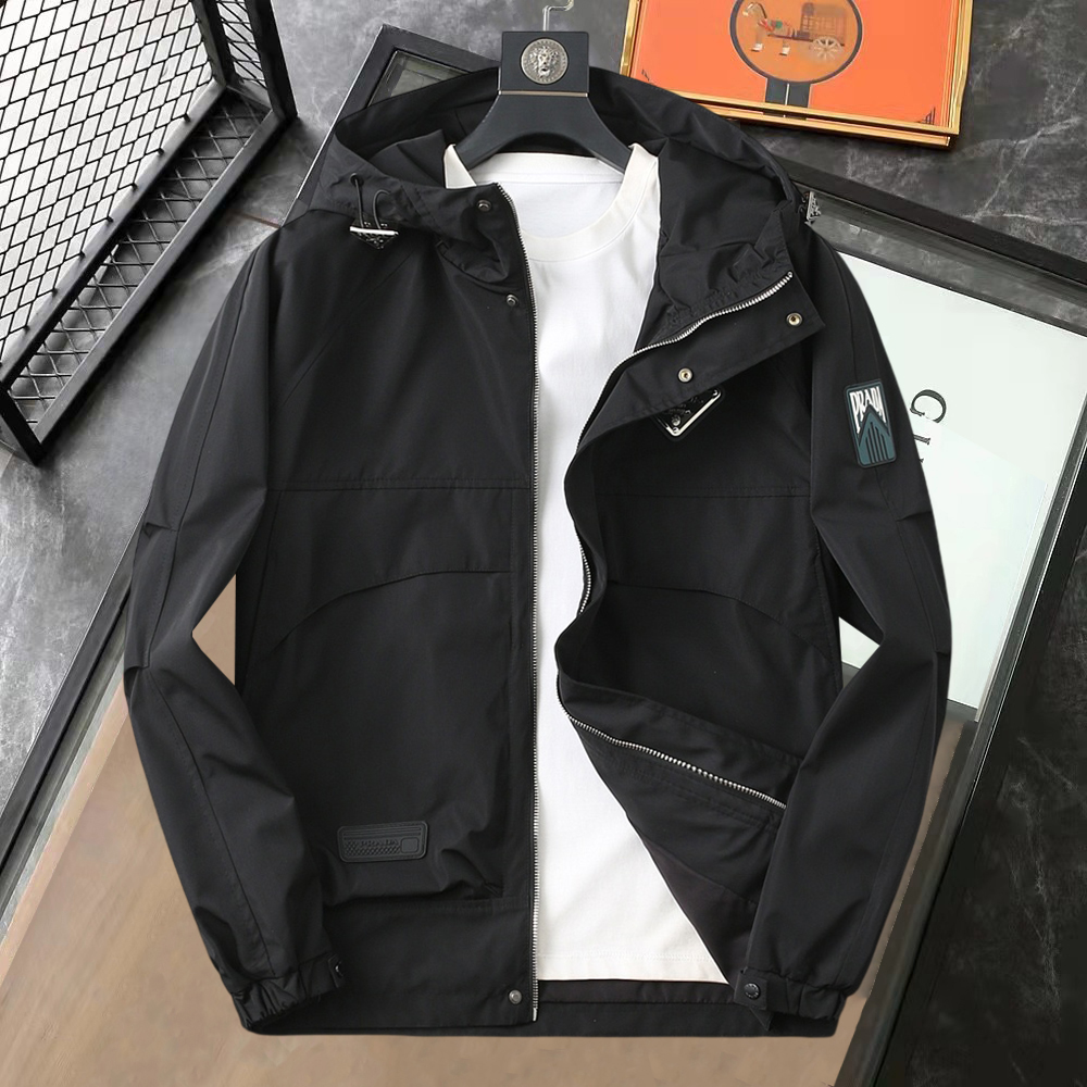 NO:610067,Prada 2025 new autumn jacket, the new product on the show is in perfect condition, comfortable and warm, complete with three colors, full and attractive color, very outstanding design, easily upgrades the fashion sense, extremely elegant and rigorous workmanship, neat and meticulous wiring!  A masterpiece from a famous designer!  The upper body does not look bloated and is super handsome!  Available sizes M ~ XXXL,,prada,jackets & coats,jackets & coats,alexander wang19860909普拉达 2025秋季新款夹克外套,秀场新品品相非常完美,舒适保暖,三标齐全色泽饱满诱人,非常出彩的设计,轻松将时髦感进阶,做工极为考究严谨,走线工整细致！大牌设计师巨作！上身不显臃肿、超级帅气！现货码数M ～ XXXL,,prada,jackets & coats,jackets & coats,alexander wang,Men's clothing