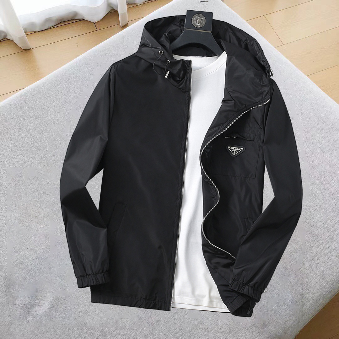 NO:685228,Prada's new 2025 autumn casual jackets, the latest fashionable casual zipper jackets, and fashionable hooded jackets! Made of professionally customized lightweight technical fabrics, the surface is neat, smooth and shiny, and the texture is obvious through the screen. The upper body is comfortable, light and not stuffy, giving you the most enjoyable wearing experience!  Exquisite accessories Logo accessories!  It perfectly improves the overall sense of luxury and class, and you can get the high-end luxury atmosphere at a glance! The basic and conventional hooded jacket is cut in a basic and conventional style. The upper body is versatile, simple and not picky. It can easily cope with various occasions and environments. It is undoubtedly a must-have product for daily commuting! Please indicate your height and weight when ordering sizes M-3XL!  ,,prada,jackets & coats,jackets & coats,hats,19860909普拉达 2025秋季新款休闲夹克外套,最新时尚休闲拉链夹克,时尚连帽夹克外套!专业定制的轻薄科技面料制成,表面整洁光滑且富有光泽,质感透过屏幕都显而易见,上身舒适轻盈不闷热, 给你最为享受的穿着体验！精致辅料Logo配饰！完美提升了整体的奢华档次感,一眼就能Get到的高端奢华气息!基础常规的连帽夹克版型裁剪,上身百搭简约不挑人,轻松应对各种场合与环境,属于日常通勤必备的臻品无疑!尺码M-3XL下单报身高体重！,,prada,jackets & coats,jackets & coats,hats,,Men's clothing
