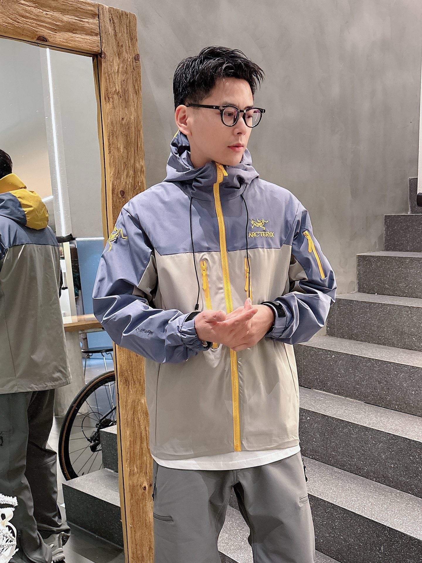 NO:519333,Archaeopteryx 2025 spring new jacket, the new product on the show is perfect, comfortable and warm when worn on both sides, three-standard full color and attractive, and the very outstanding design easily advances the sense of fashion, the workmanship is extremely exquisite and rigorous, and the wiring is neat and meticulous!  A masterpiece of a big-name designer!  The upper body doesn't look bloated and super handsome!  Spot code M ~ XXXL,arc'teryx,jackets & coats,jackets & coats,alexander wang19860909始祖鸟 2025春季新款夹克外套,秀场新品品相非常完美,双面穿舒适保暖,三标齐全色泽饱满诱人,非常出彩的设计,轻松将时髦感进阶,做工极为考究严谨,走线工整细致！大牌设计师巨作！上身不显臃肿、超级帅气！现货码数M ～ XXXL,arc'teryx,jackets & coats,jackets & coats,alexander wang,Men's clothing