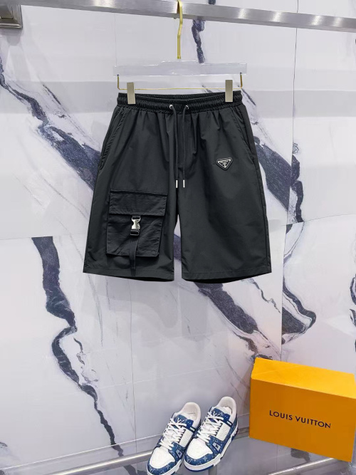 Prada Short Décontracté Été 2025, Logo Iconique, Confort et Luxe 1 Prada Short Décontracté Été 2025, Logo Iconique, Confort et Luxe