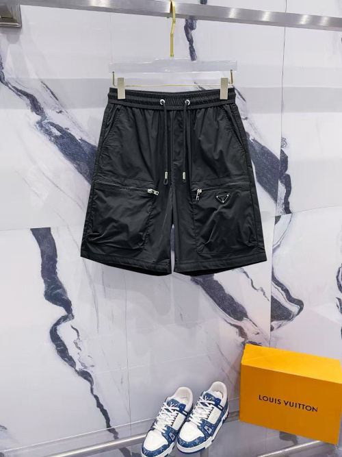 Prada Zomerse Casual Short - Luxe Merklogo, Comfortabel en Stijlvol 1 Prada Zomerse Casual Short - Luxe Merklogo, Comfortabel en Stijlvol