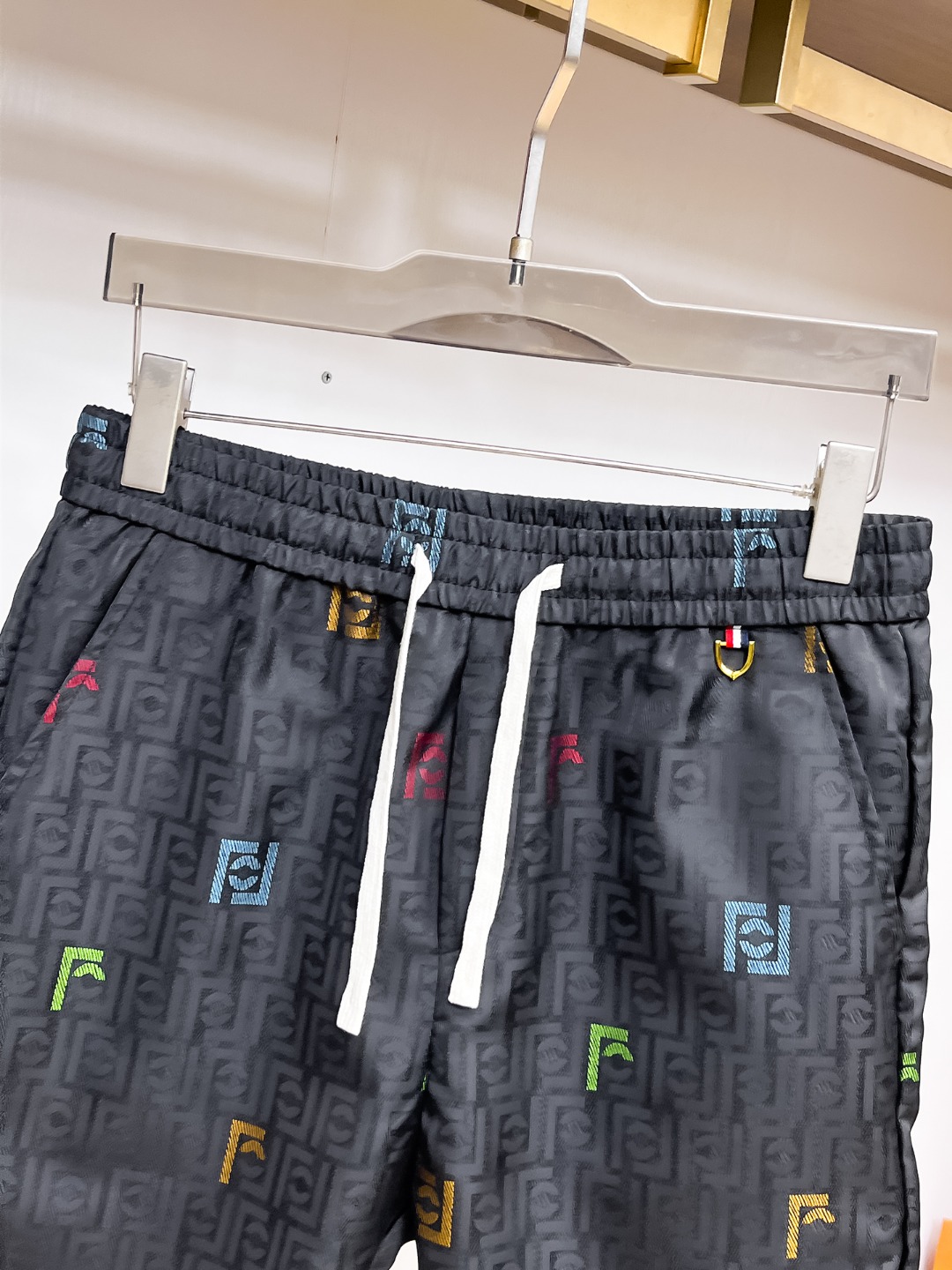 Fendi 2025SS Men's Casual Shorts with Signature Logo - Luxury & Comfort 4 o 1iqdl3e451hs3pdcn1ht2k15hn2
