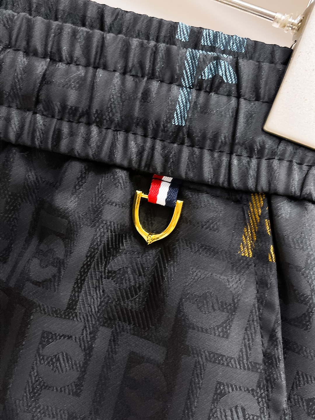 Fendi 2025SS Men's Casual Shorts with Signature Logo - Luxury & Comfort 8 o 1iqdl3e45cn0mebc4c1efrjoo3