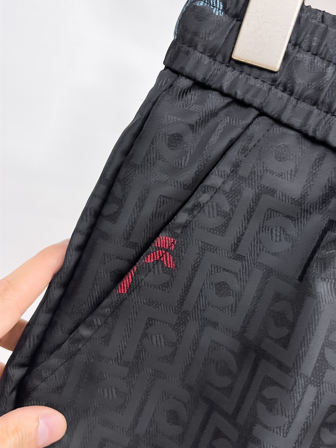 Fendi 2025SS Men's Casual Shorts with Signature Logo - Luxury & Comfort 11 o 1iqdl3e46k1m1i2c1tb51nfiq0l6
