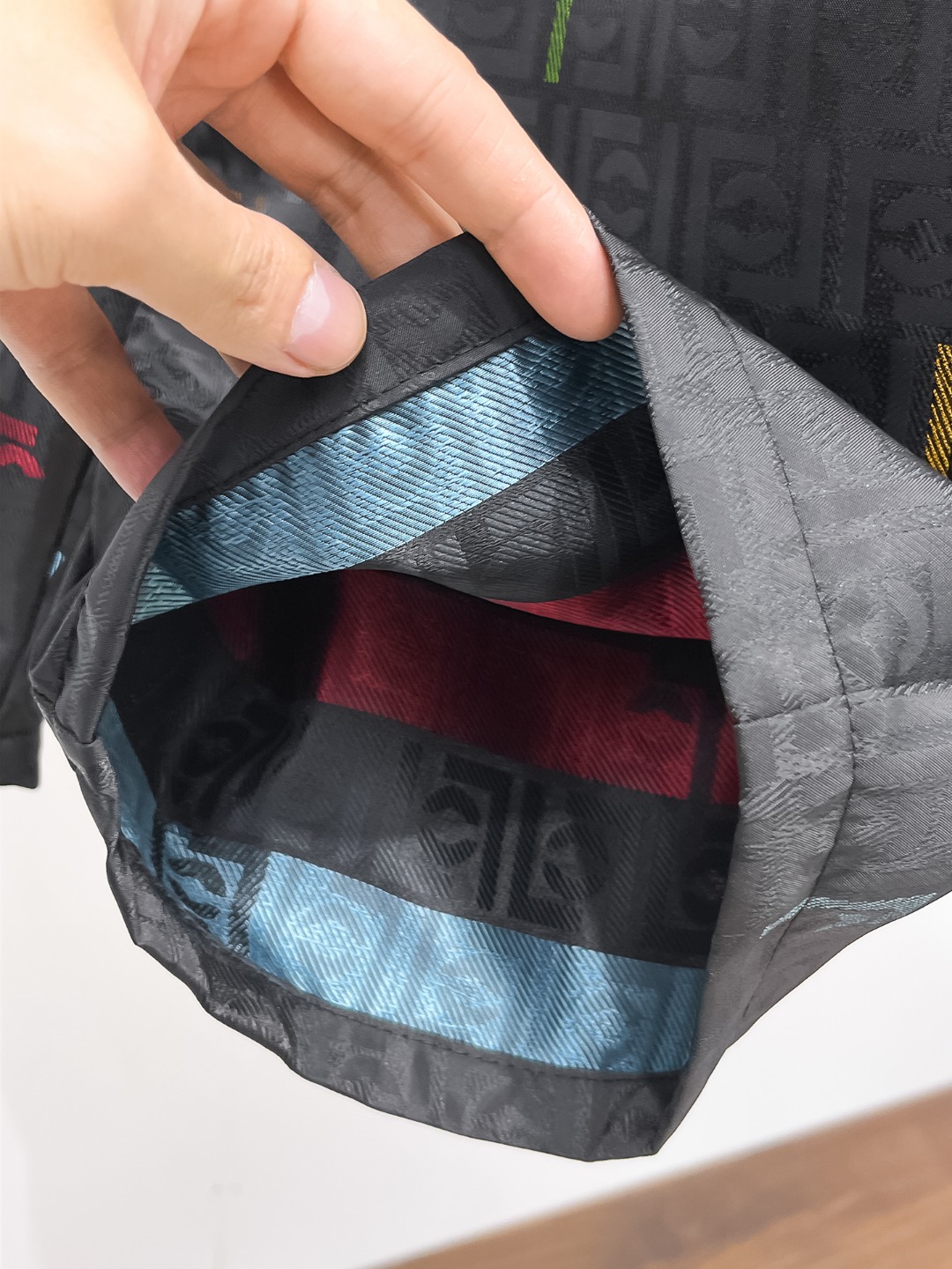 Fendi 2025SS Men's Casual Shorts with Signature Logo - Luxury & Comfort 12 o 1iqdl3e471u9k103d1lsg156d15ri8