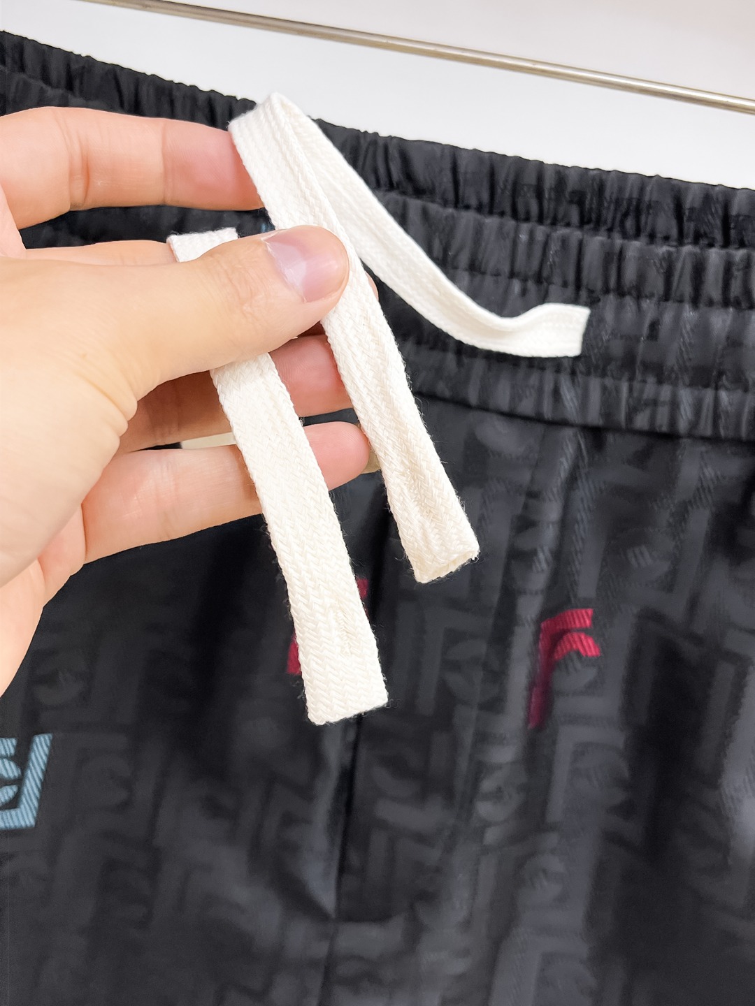 Fendi 2025SS Men's Casual Shorts with Signature Logo - Luxury & Comfort 7 o 1iqdl3e47r0r8g4180m1rvjuca7