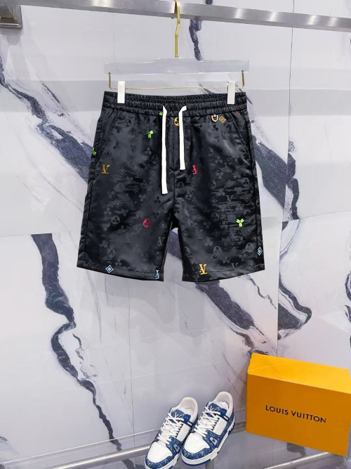 Louis Vuitton Short Décontracté Monogramme Estival 2025 - Confort et Luxe 1 Louis Vuitton Short Décontracté Monogramme Estival 2025 - Confort et Luxe