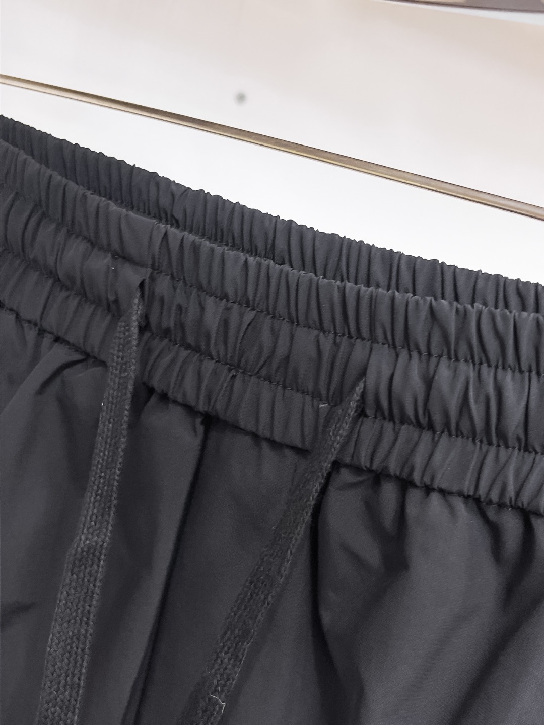 Moncler Men's Summer Casual Shorts - Comfortable, Stylish, and High-End 10 o 1iqdlgoh0140k1v791g9e1dovmi6
