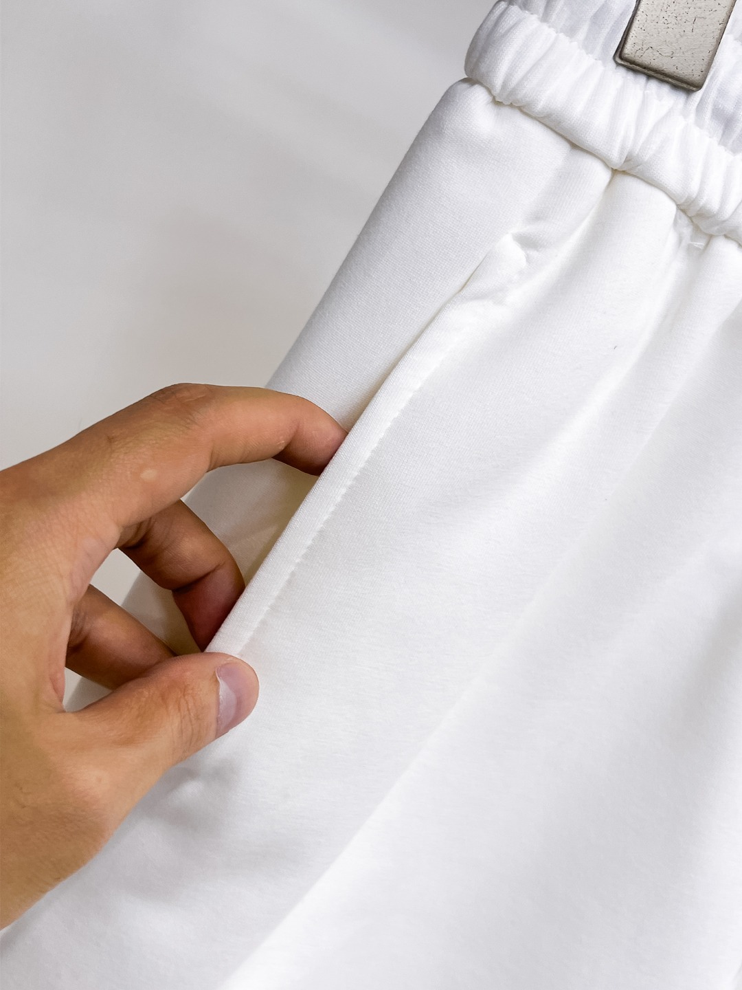 Burberry 2025SS Luxury White Cotton Shorts with Logo Accent 9 o 1iqdlot4qmfp9p1mh112mpktp5