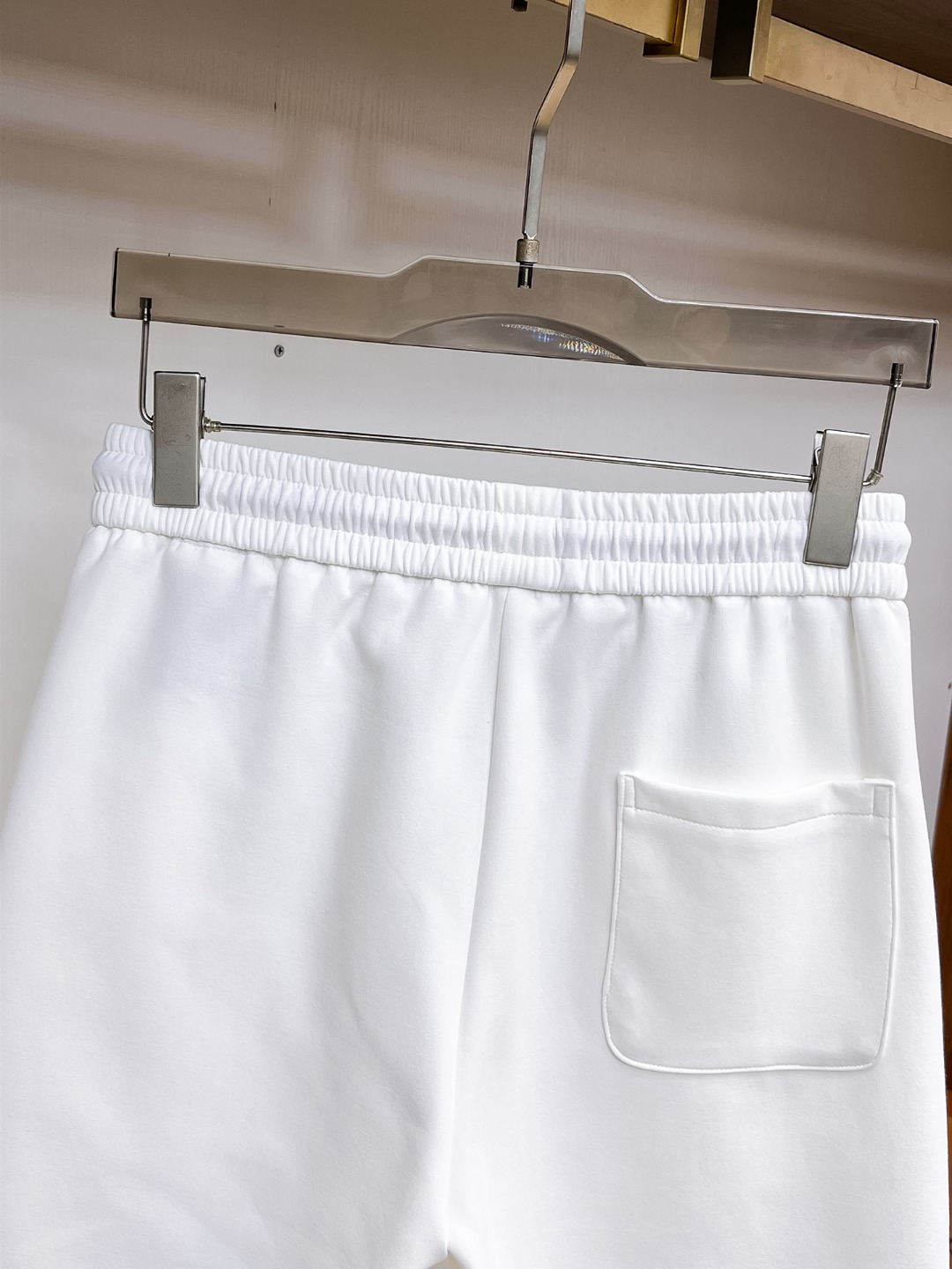 Burberry 2025SS Luxury White Cotton Shorts with Logo Accent 5 o 1iqdlot4s1oc517ggui1rrj1nb17