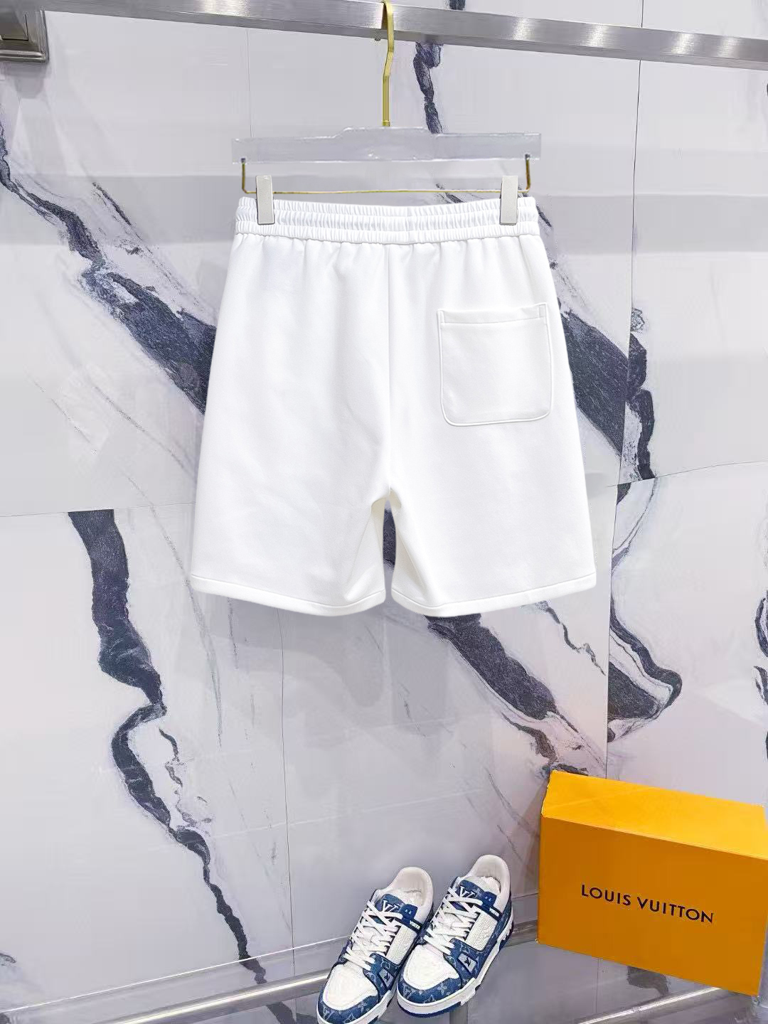 Burberry 2025SS Luxury White Cotton Shorts with Logo Accent 3 o 1iqdlot4t1ti31bme1tqfv742t18