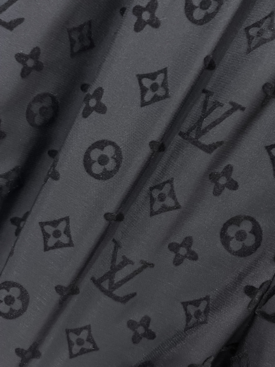 Louis Vuitton Monogram Shorts - Luxury Comfort for Men - Limited Edition 9 o 1iqdm17811m6h1gpmqm31fhl13835