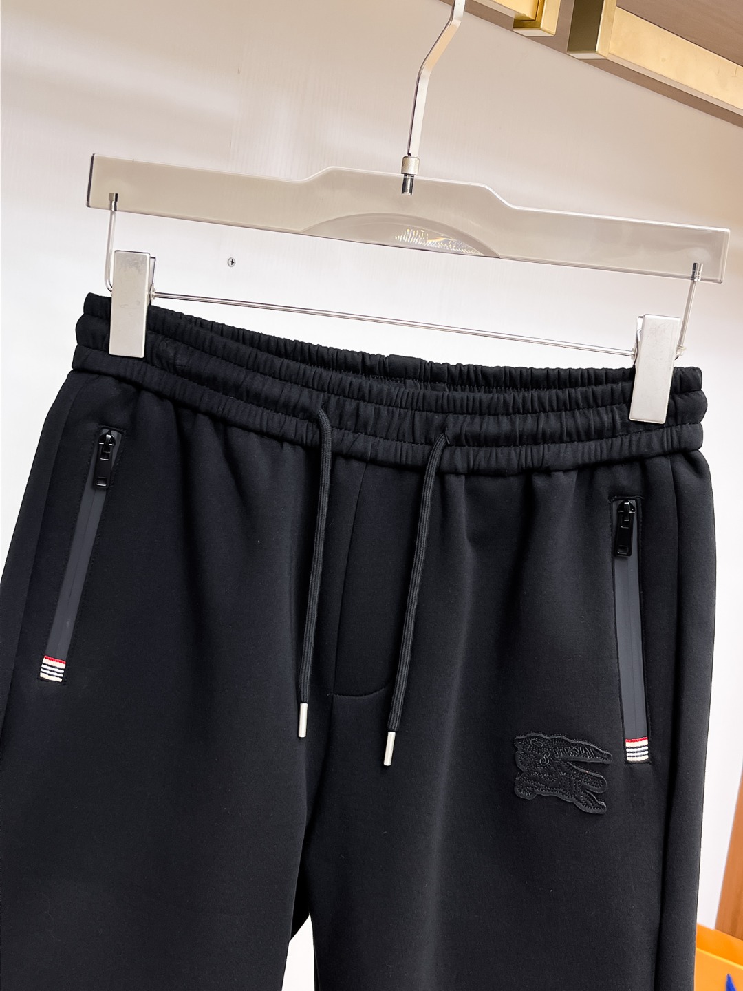 Burberry 2025SS Luxury Classic Logo Shorts | Comfortable & Stylish 4 o 1iqdm9r66ok51fhfo7q7q61p6s1