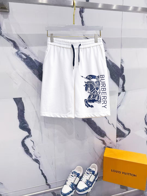 Burberry Short décontracté avec logo emblématique pour homme, Collection Été 2025 1 Burberry Short décontracté avec logo emblématique pour homme, Collection Été 2025