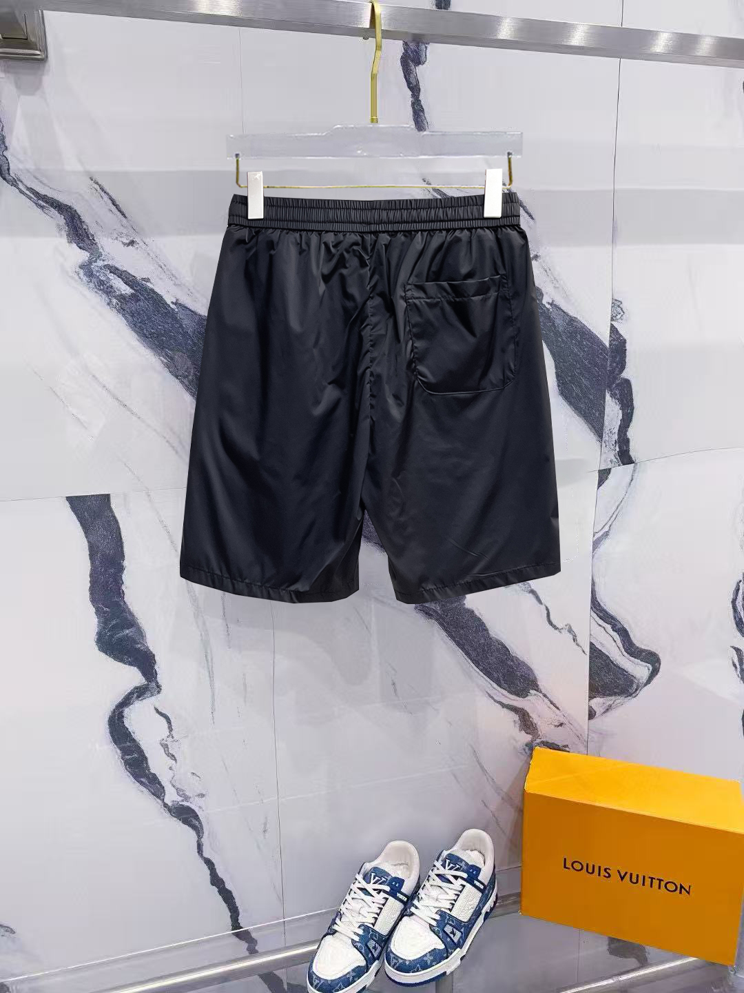 Versace 2025SS Luxury Casual Shorts with Classic Logo - Comfortable Fit 3 o 1iqdme2hee9j9revce1h6ivlj9