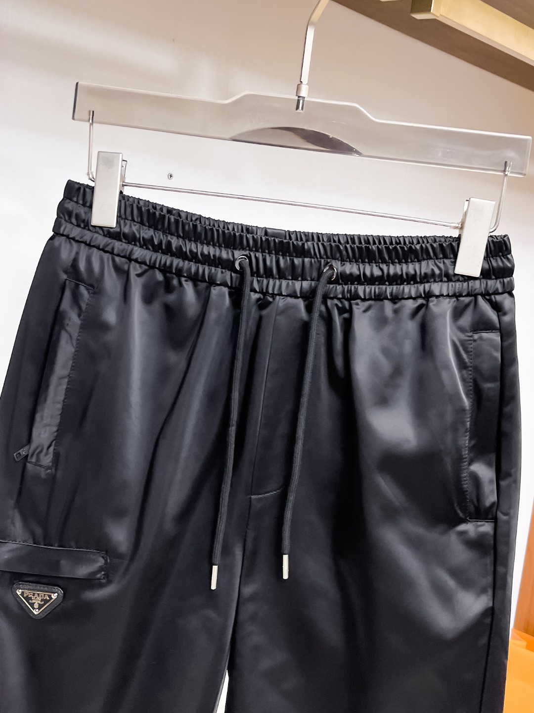 Prada 2025SS Luxury Black Casual Shorts with Logo, Summer Collection 4 o 1iqdqkb1bc001nua14d1lfpm61