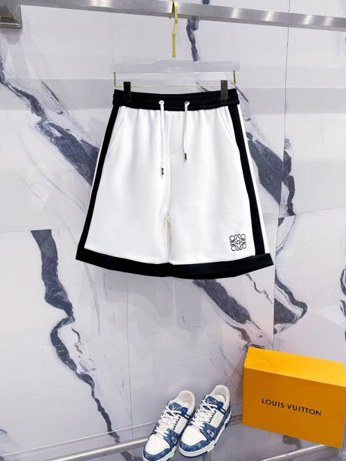 Loewe Short Décontracté Bicolore avec Logo, Collection Été 2025 1 Loewe Short Décontracté Bicolore avec Logo, Collection Été 2025
