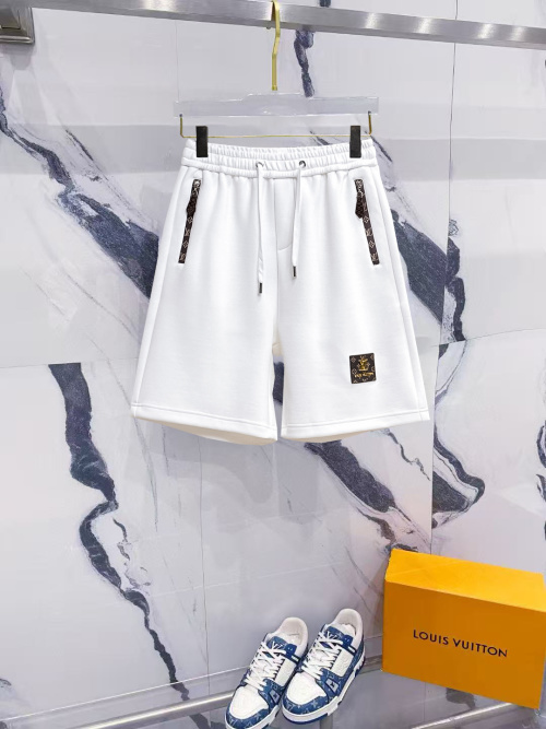 Louis Vuitton Witte Katoenen Shorts met Logo Patch, Casual Zomer Collectie 1 Louis Vuitton Witte Katoenen Shorts met Logo Patch, Casual Zomer Collectie