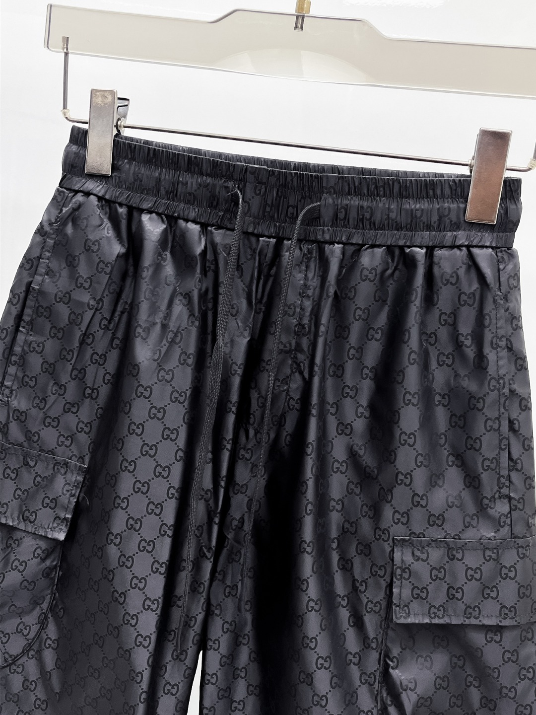 Gucci 2025SS Luxury Classic Logo Print Casual Shorts - Comfortable & Stylish 4 o 1irfc48ro1b4r1r3n158c1sv9jkh0