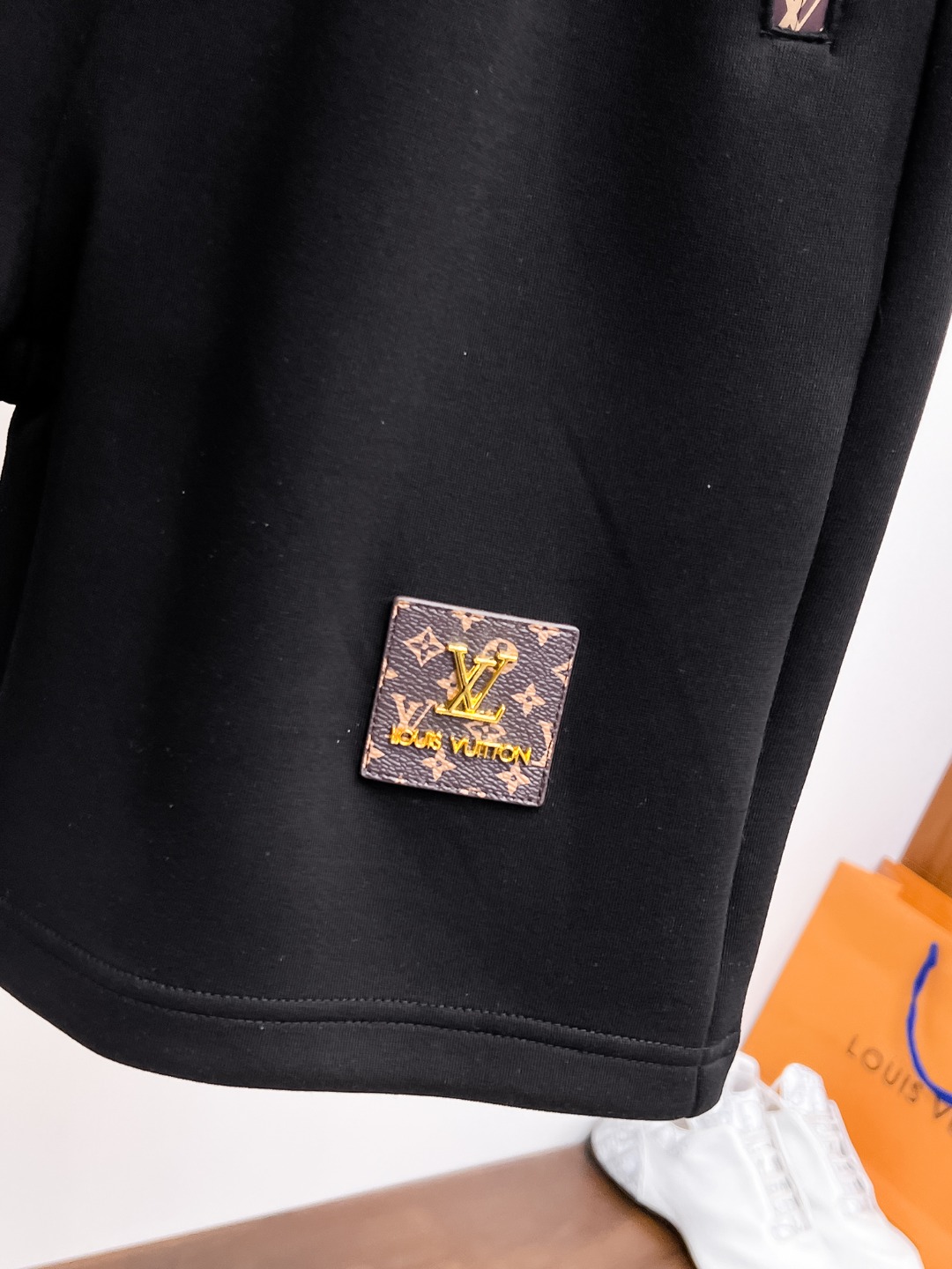 Louis Vuitton Men's Black Summer 2025 Casual Shorts with Logo Accent 5 o 1irkctuca150g18r51ba51e3su5f1