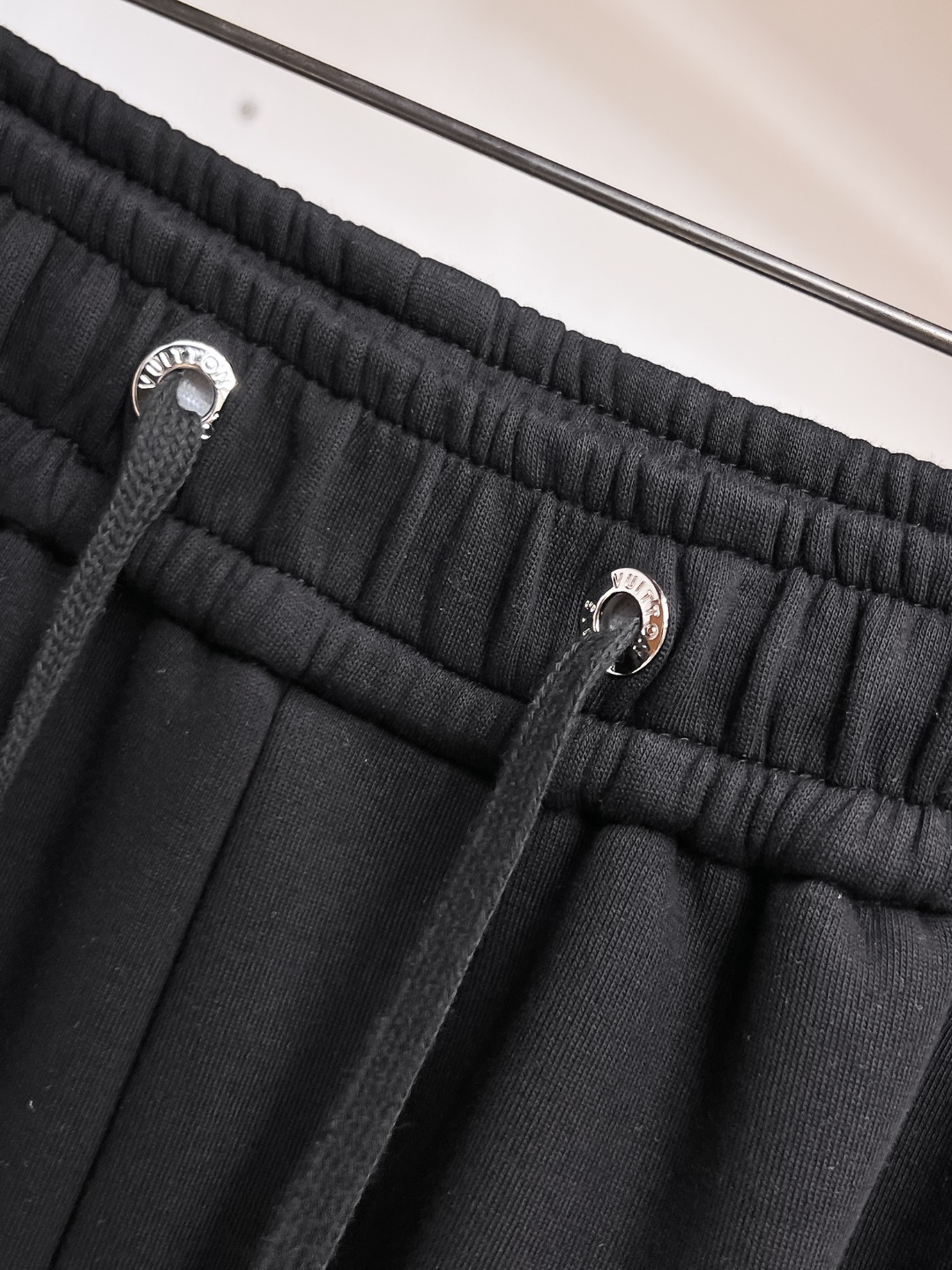 Louis Vuitton Men's Black Summer 2025 Casual Shorts with Logo Accent 9 o 1irkctucboe61mkn153461mu2r4