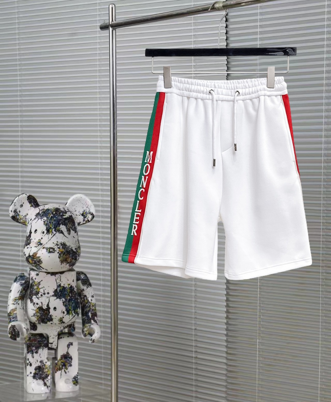 NO:413429,The three-standard mask is complete. The new 2025 summer new men's casual double-sided shorts, high-end customized fabric breathable fabric, extremely breathable, elastic and comfortable, impeccable details, top-level auxiliary materials, original logo design concept, delicate and soft feel!  The upper body style is excellent!  Size M-XXXL order to report height and weight, Moncler, shorts, alexander wang19860909蒙口 三标齐全 2025夏季新款男士休闲双面穿短裤,高级定制面料透气面料 透气弹力舒适度极高,细节无可挑剔,顶级辅料配备,原版logo设计理念,手感细腻柔软！上身版型超赞！尺码M-XXXL下单报身高体重,,Moncler,shorts,alexander wang,Men's clothing