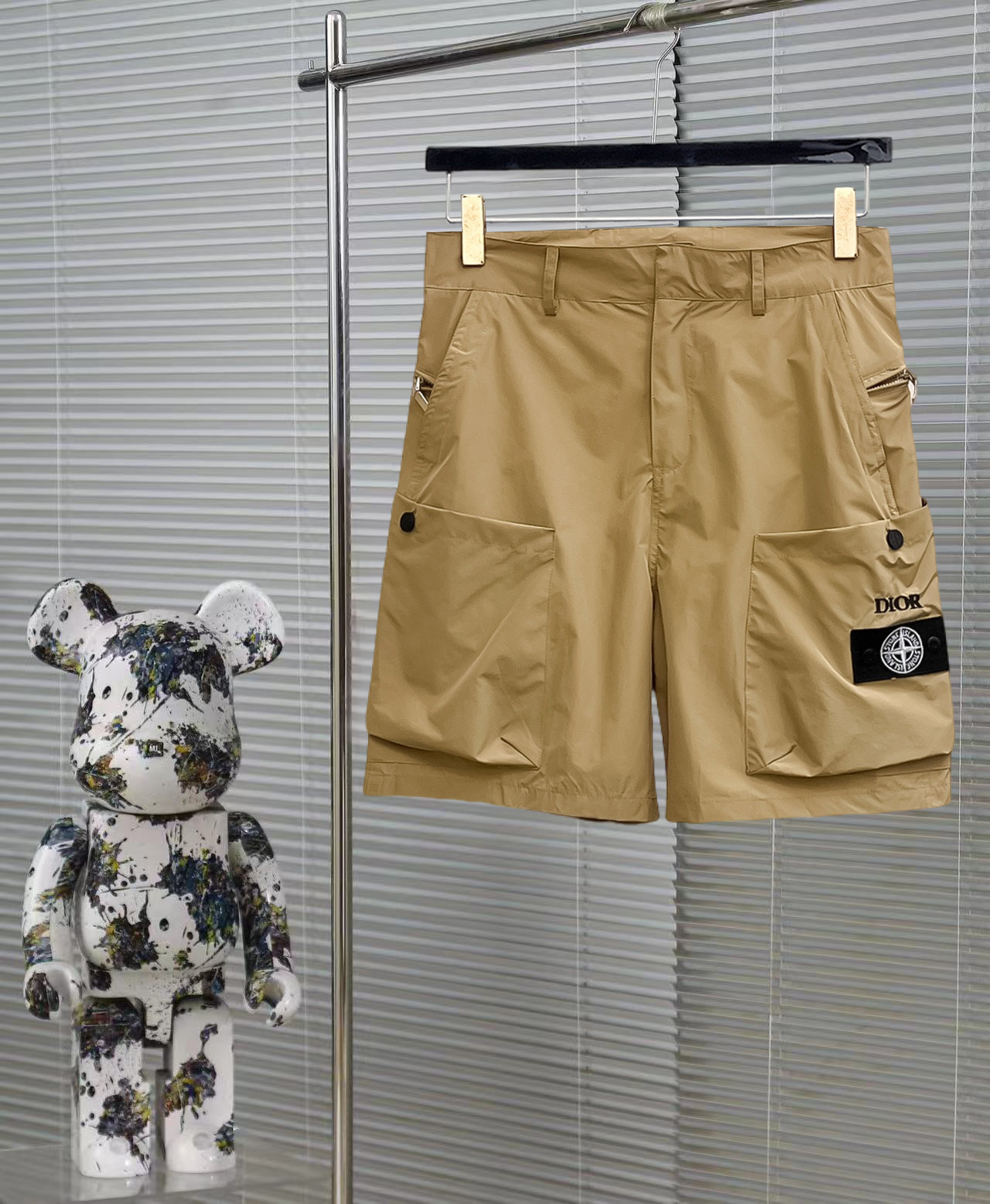 NO:458142,Dior has complete three standards. The new 2025 summer new men's casual double-sided shorts, high-end customized fabric breathable fabric, extremely breathable, elastic and comfortable, impeccable details, top-level auxiliary materials, original logo design concept, delicate and soft feel!  The upper body style is excellent!  Size M-XXXL order to report height and weight, dior, shorts, alexander wang19860909迪奥 三标齐全 2025夏季新款男士休闲双面穿短裤,高级定制面料透气面料 透气弹力舒适度极高,细节无可挑剔,顶级辅料配备,原版logo设计理念,手感细腻柔软！上身版型超赞！尺码M-XXXL下单报身高体重,,dior,shorts,alexander wang,Men's clothing