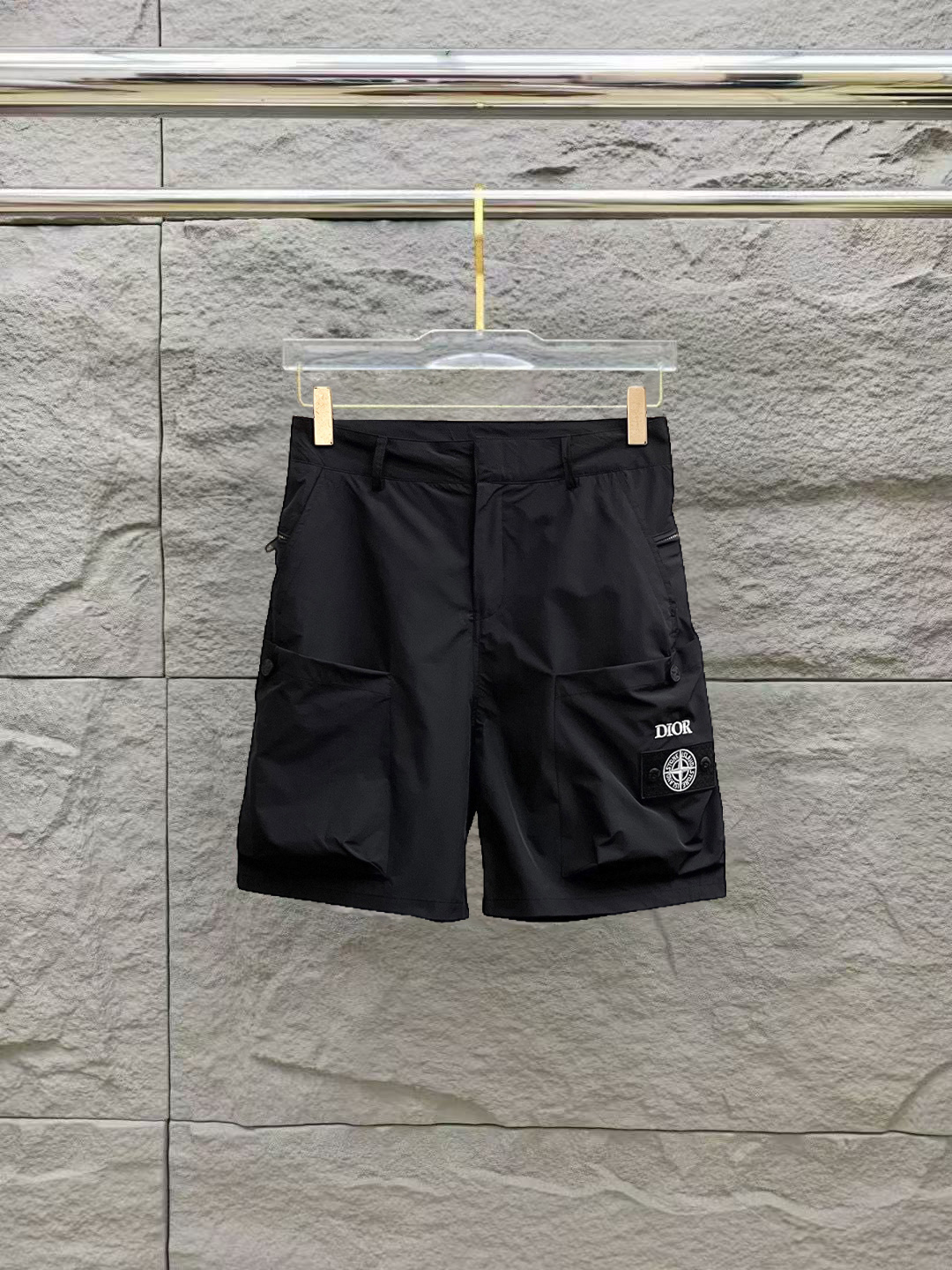 NO:484730,Dior has complete three standards. The new 2025 summer new men's casual double-sided shorts, high-end customized fabric breathable fabric, extremely breathable, elastic and comfortable, impeccable details, top-level auxiliary materials, original logo design concept, delicate and soft feel!  The upper body style is excellent!  Size M-XXXL order to report height and weight, dior, shorts, alexander wang19860909迪奥 三标齐全 2025夏季新款男士休闲双面穿短裤,高级定制面料透气面料 透气弹力舒适度极高,细节无可挑剔,顶级辅料配备,原版logo设计理念,手感细腻柔软！上身版型超赞！尺码M-XXXL下单报身高体重,,dior,shorts,alexander wang,Men's clothing